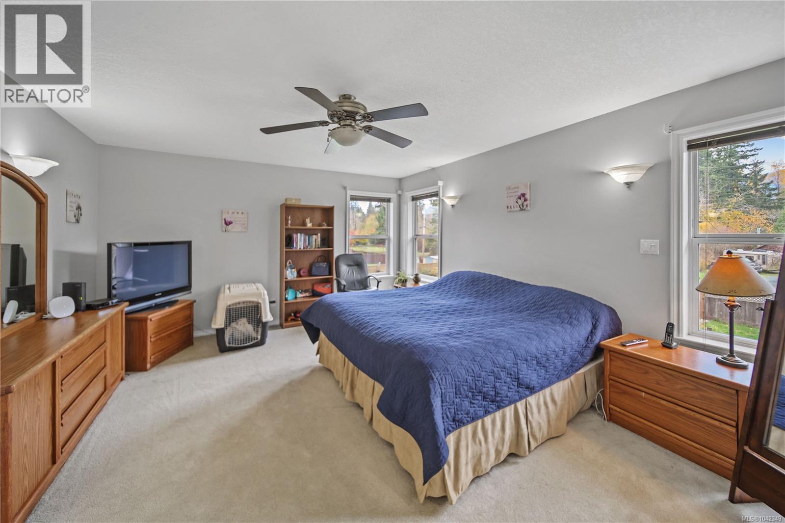 5575 Woodland Cres E Property Photo 22