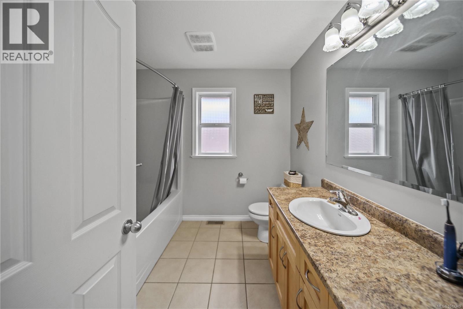 5575 Woodland Cres E Property Photo 25