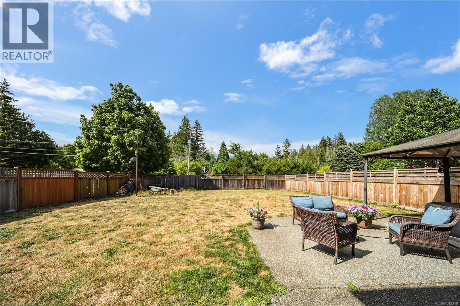 5575 Woodland Cres E Property Photo 28