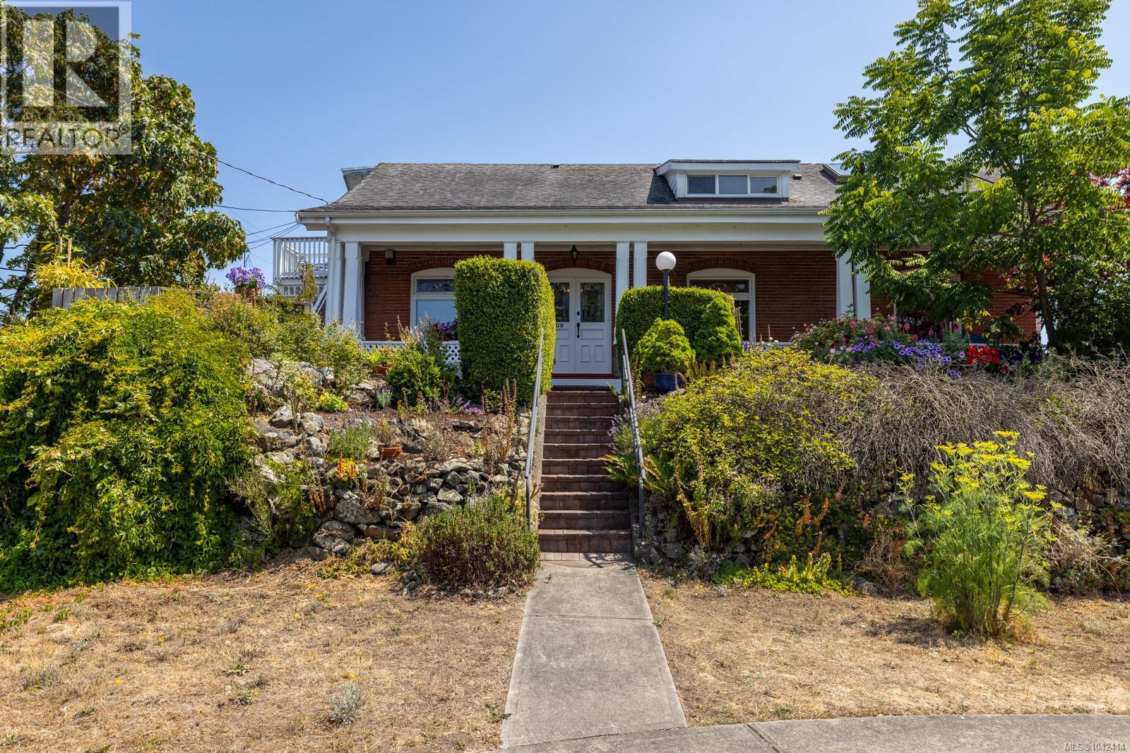 609 Mary St