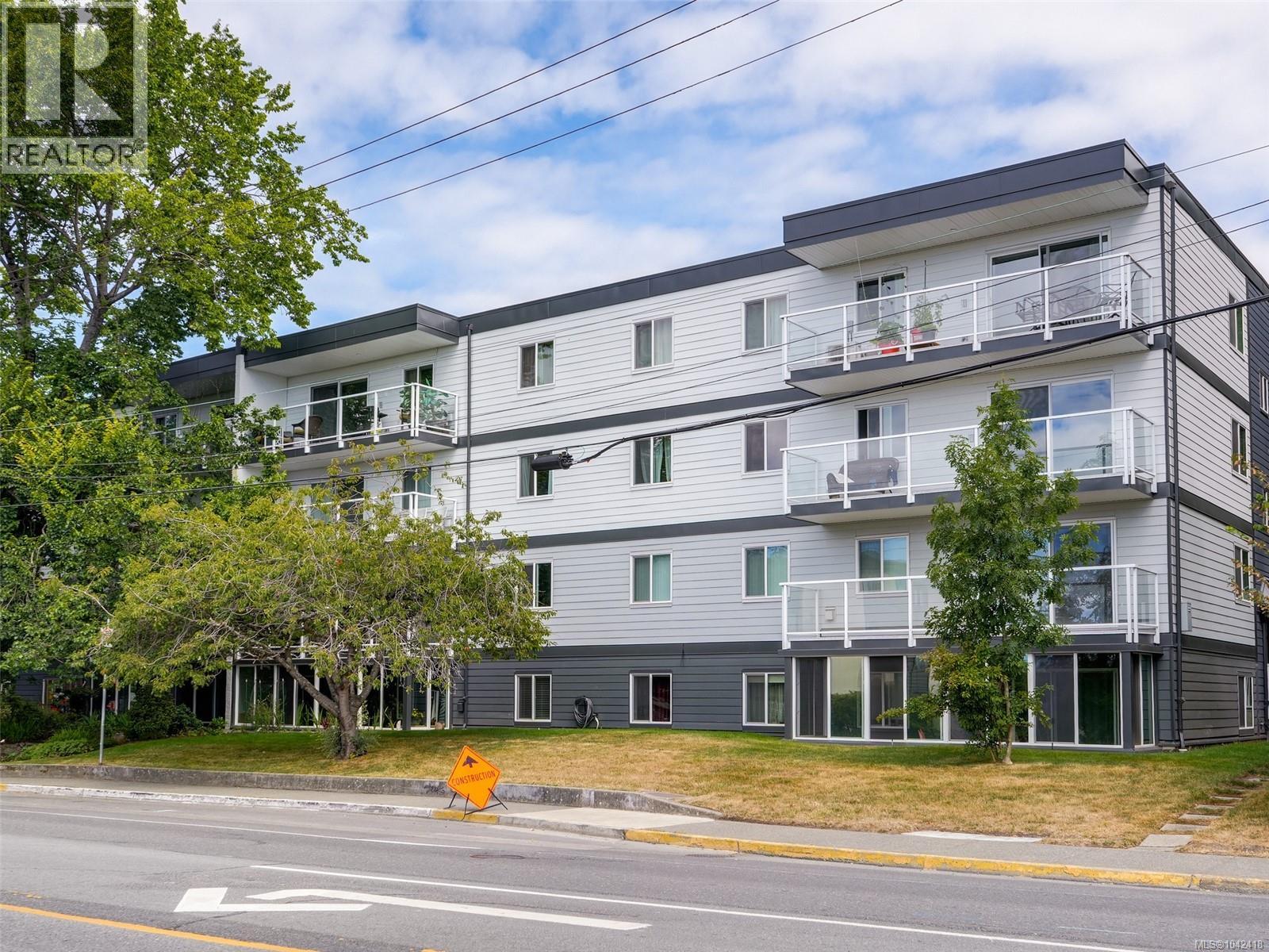 207 1124 Esquimalt Rd
