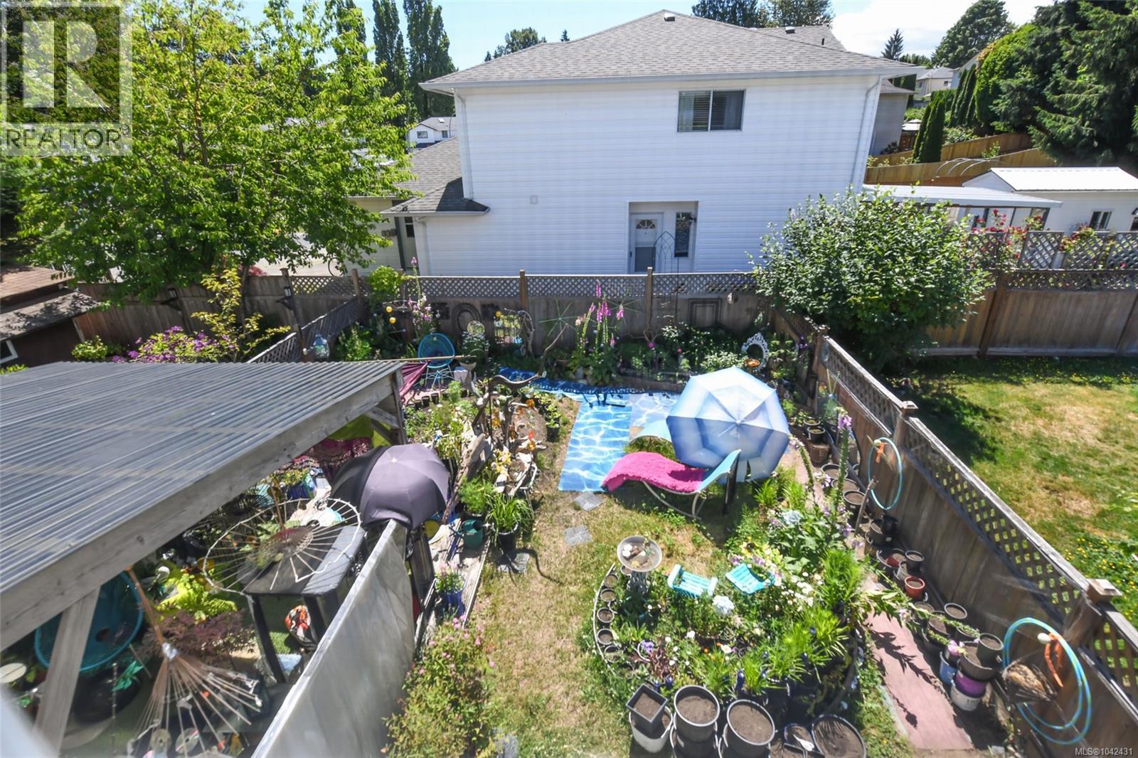 B 2256 1st St Property Photo 8
