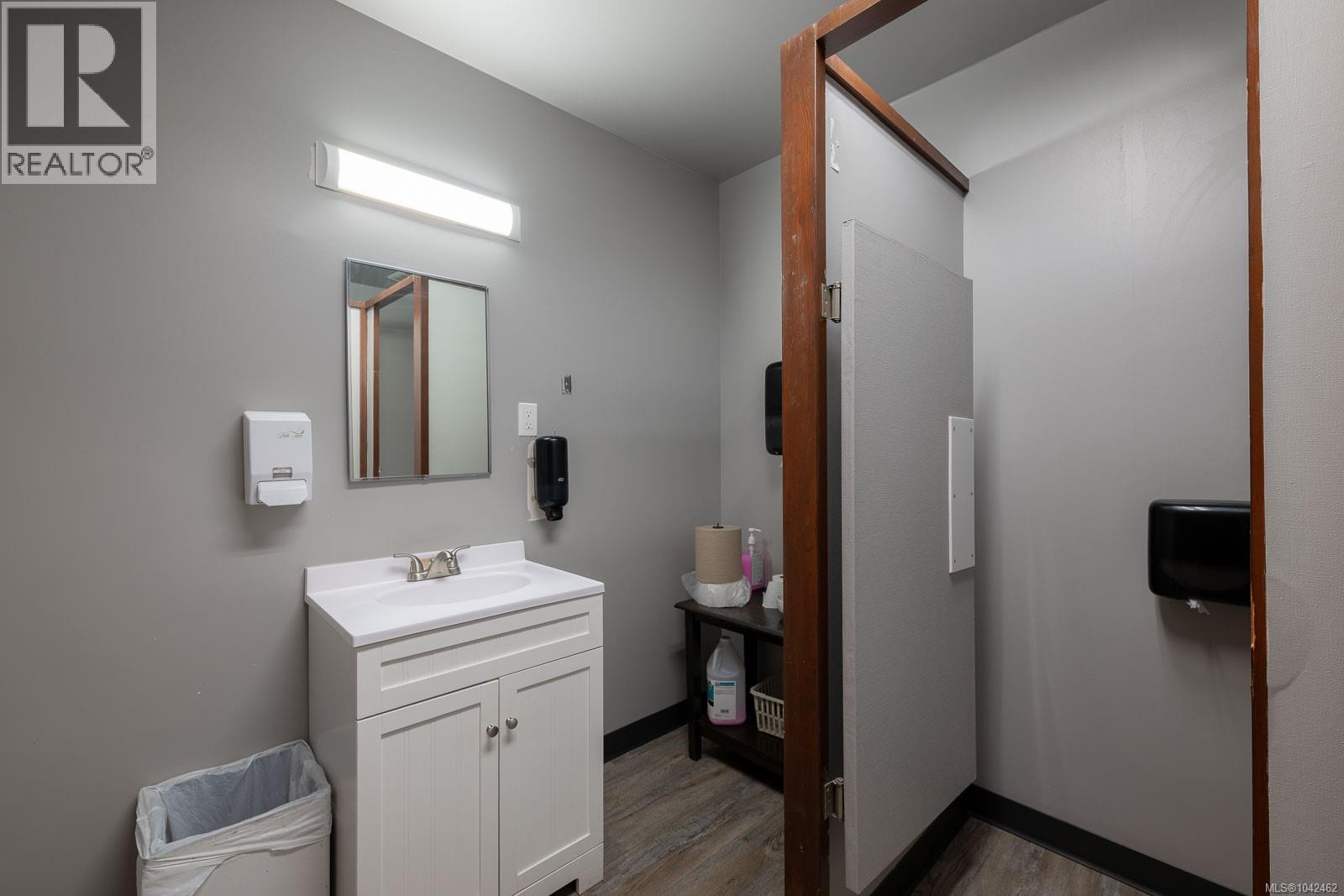 4820 Wallace St Property Photo 17