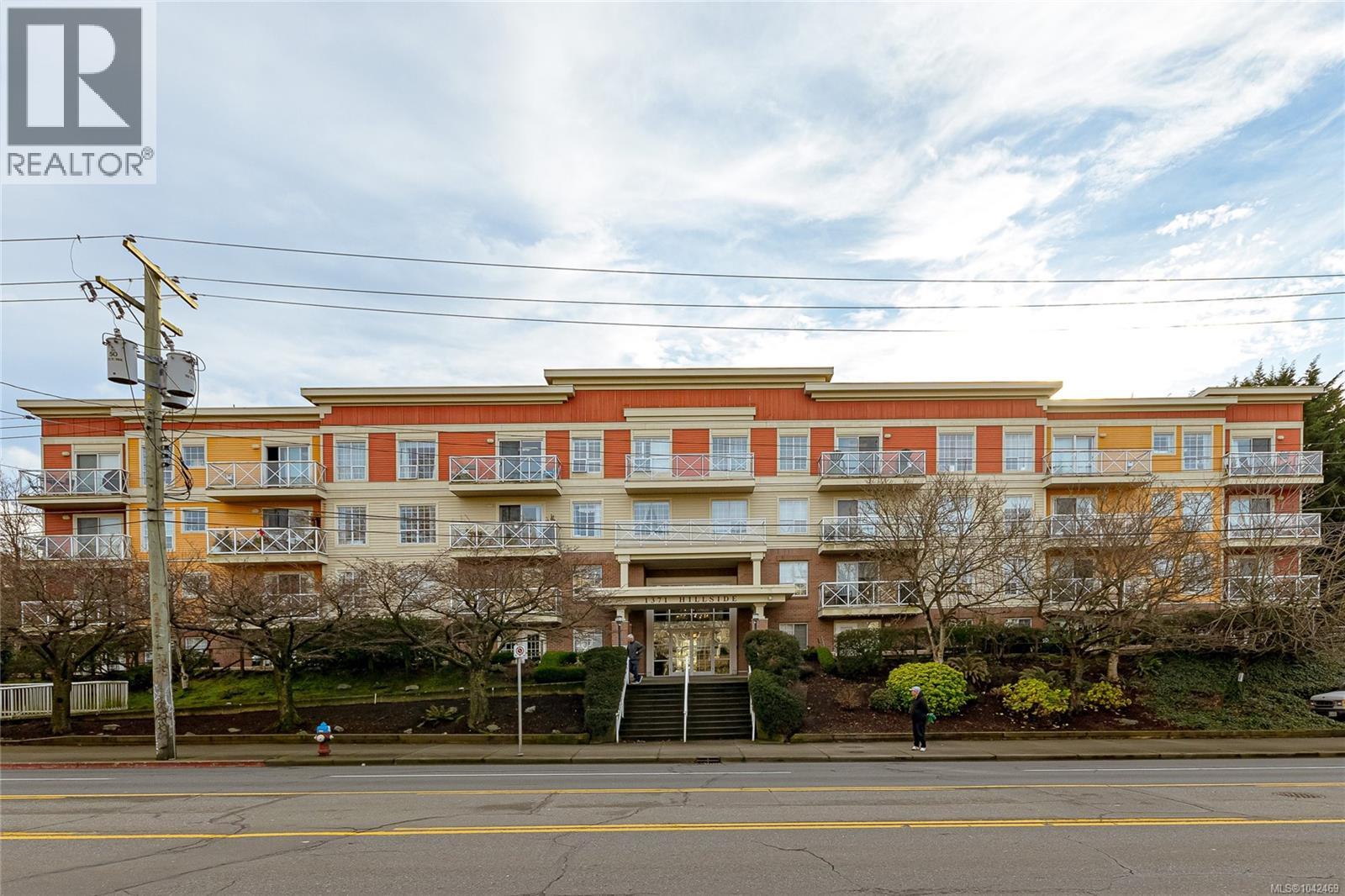 PH 10 1371 Hillside Ave