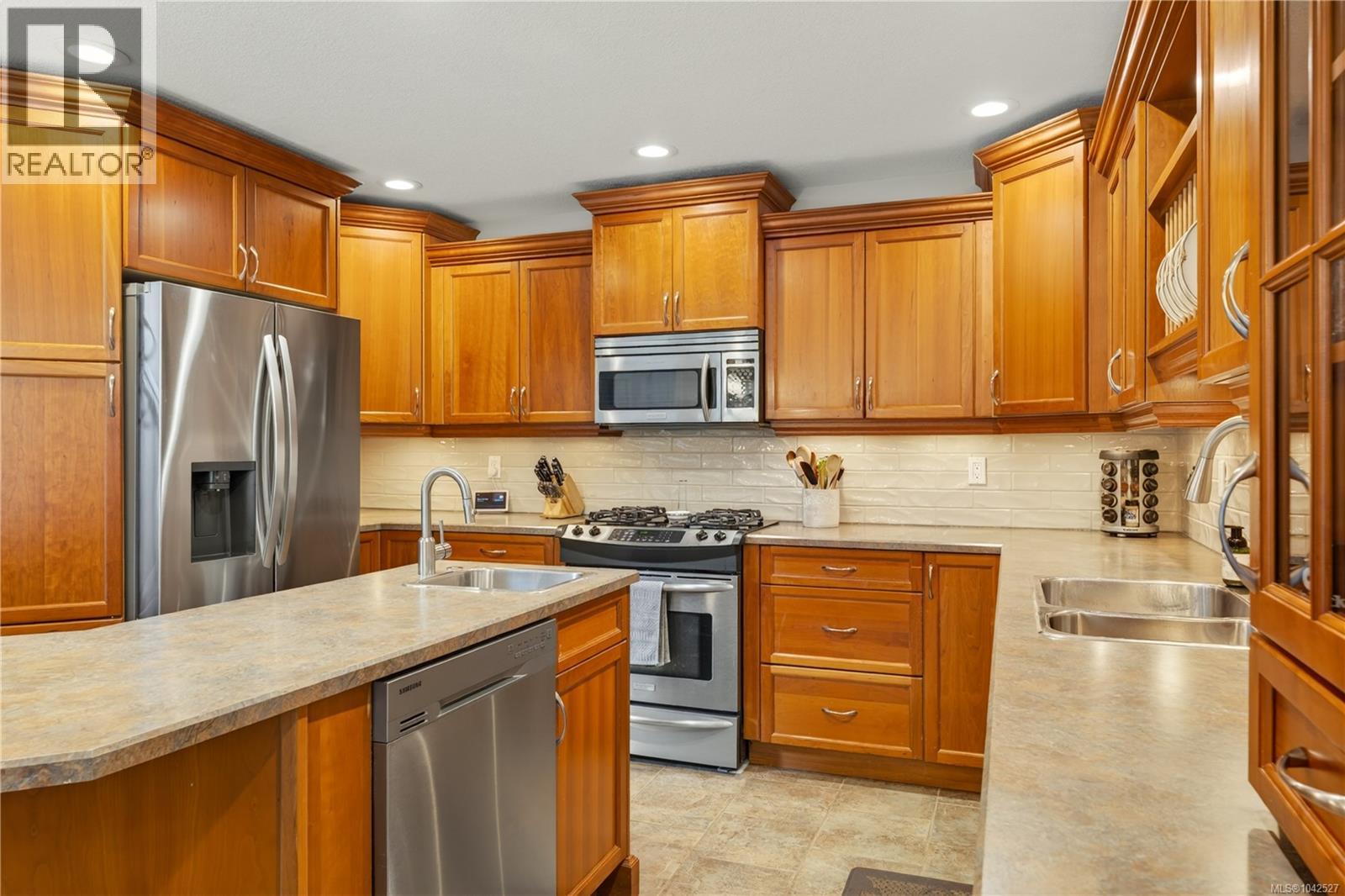 775 Southland Way Property Photo 6