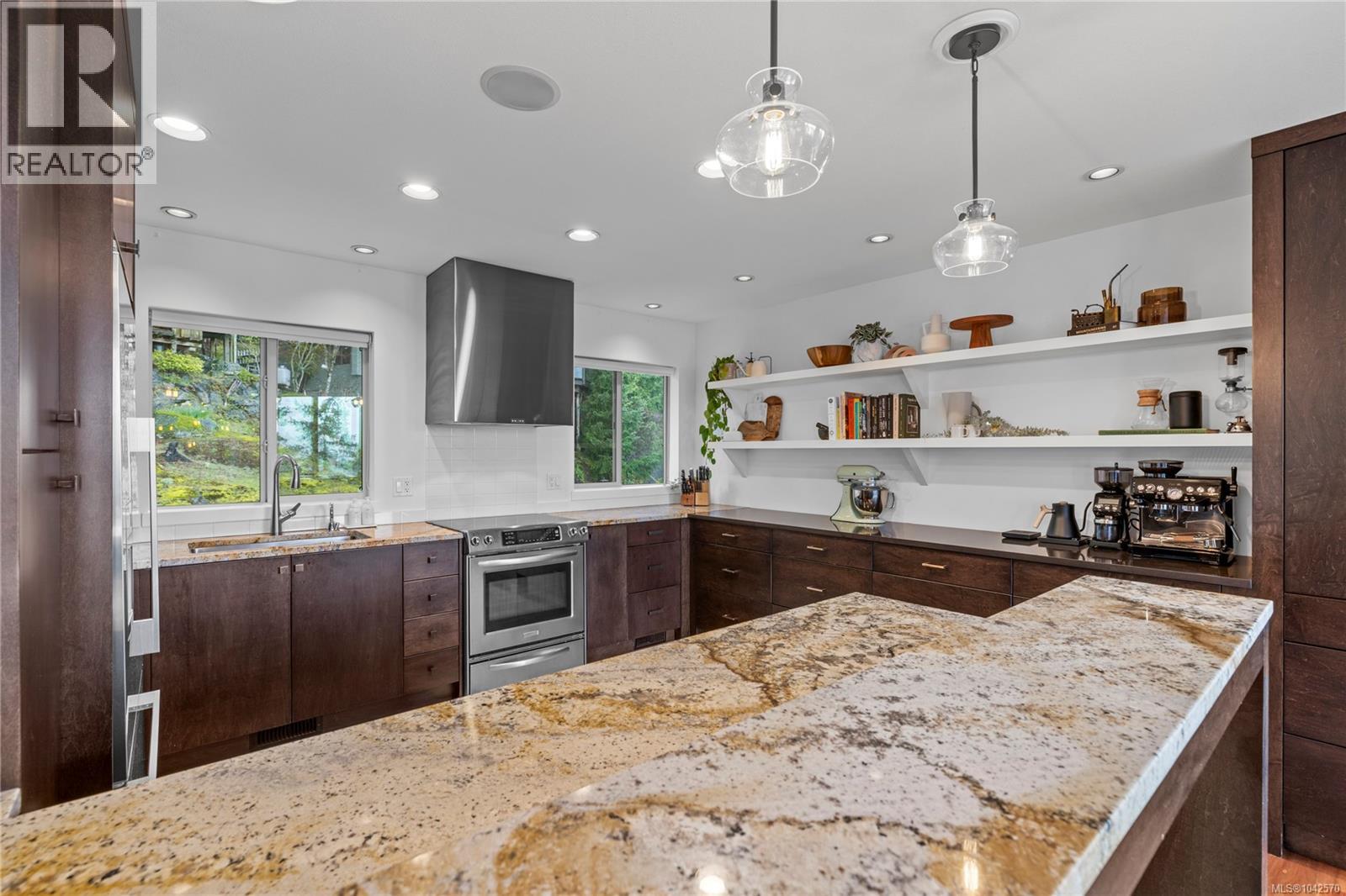340 Summit Dr Property Photo 19