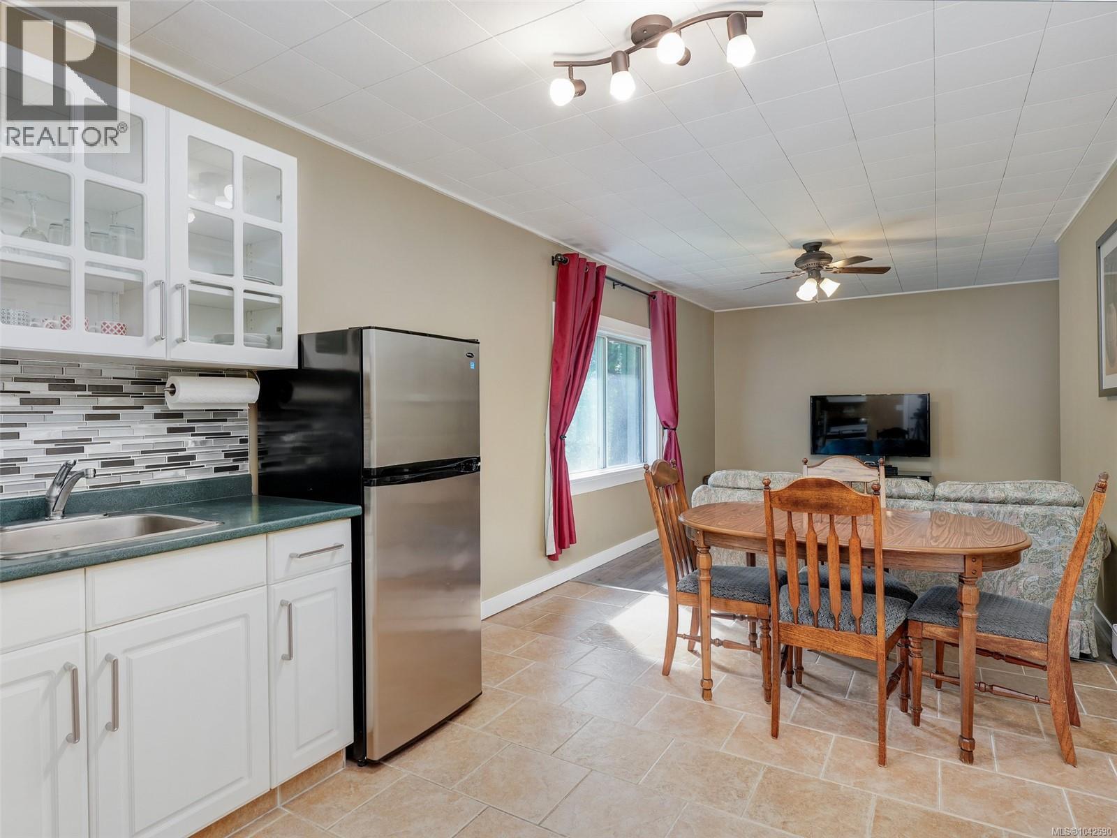 300 Meadow Way Property Photo 17