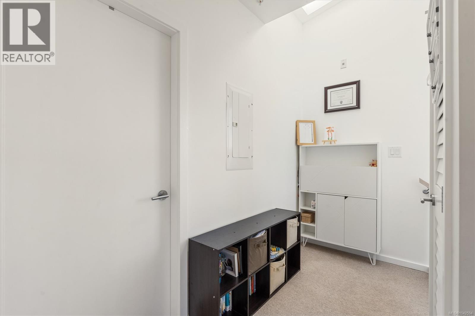 105 1720 Fairfield Rd Property Photo 27