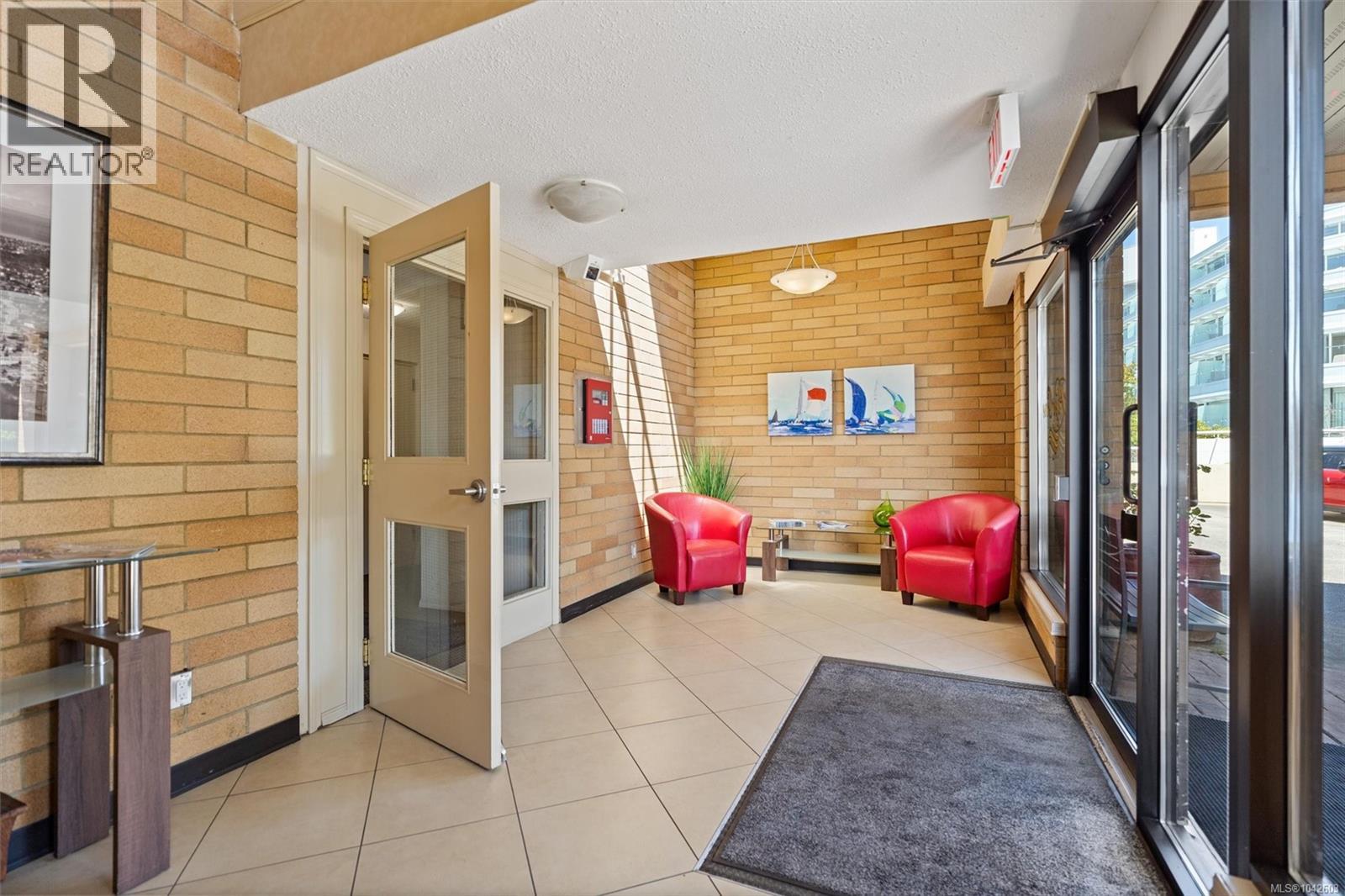 101 640 Montreal St Property Photo 10
