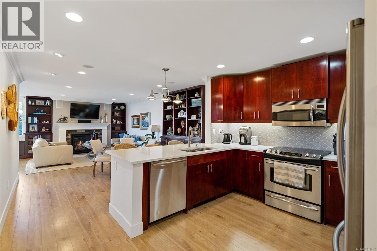 101 640 Montreal St Property Photo 15