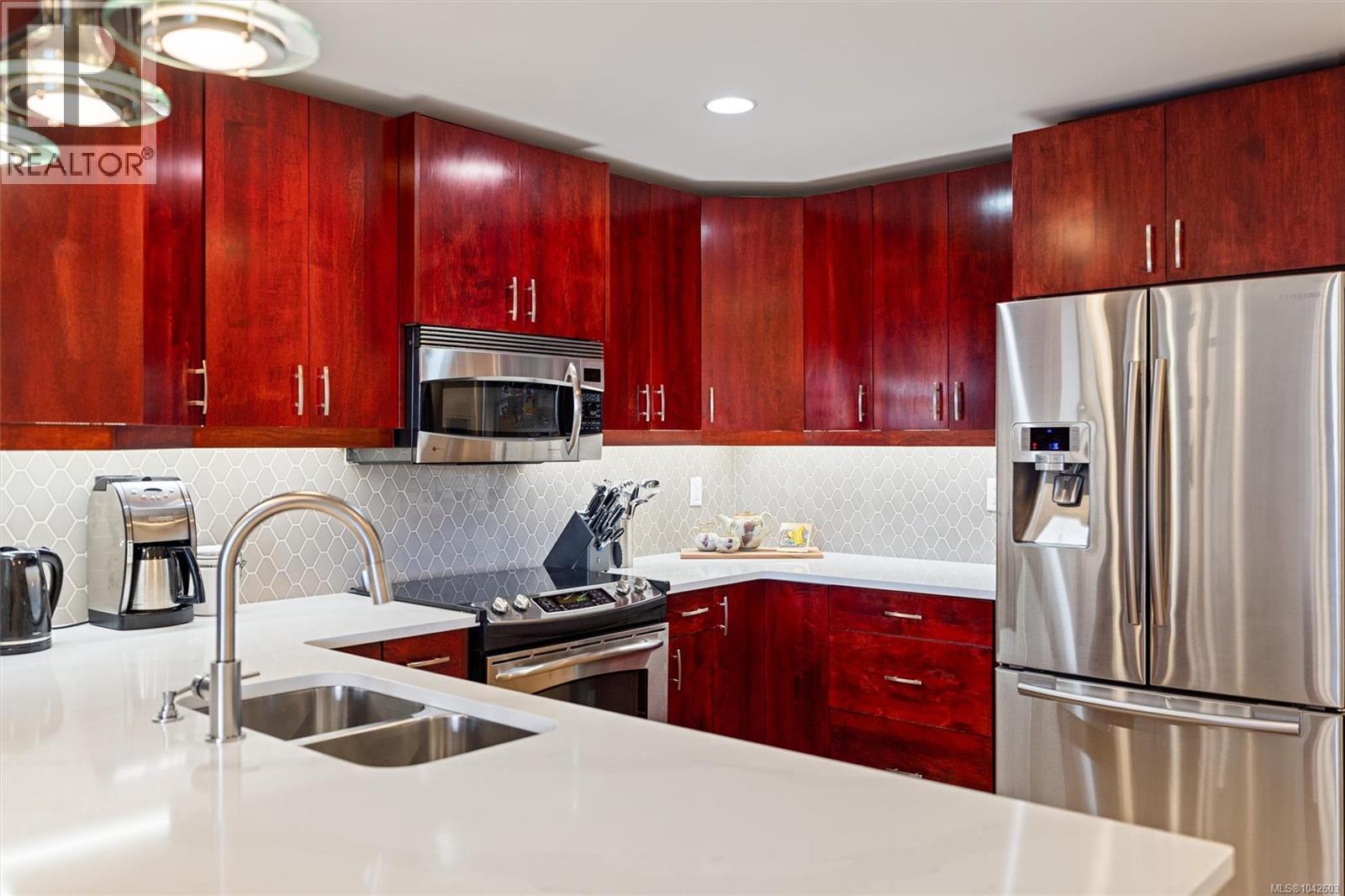 101 640 Montreal St Property Photo 16