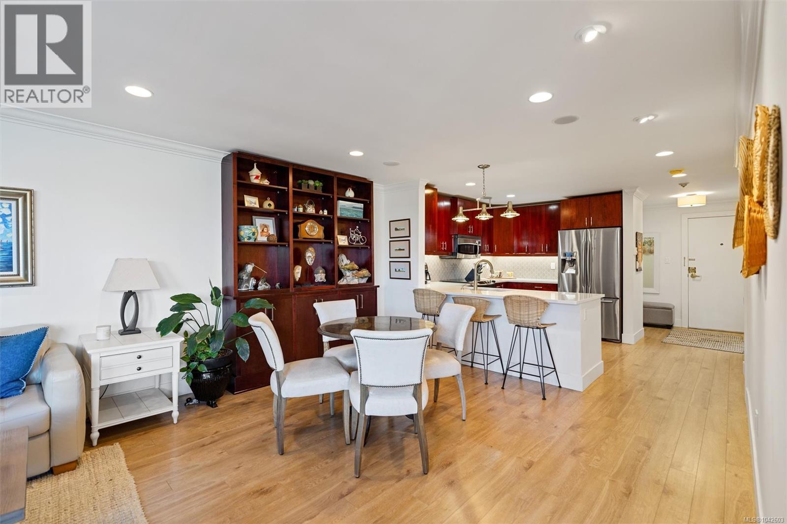 101 640 Montreal St Property Photo 17