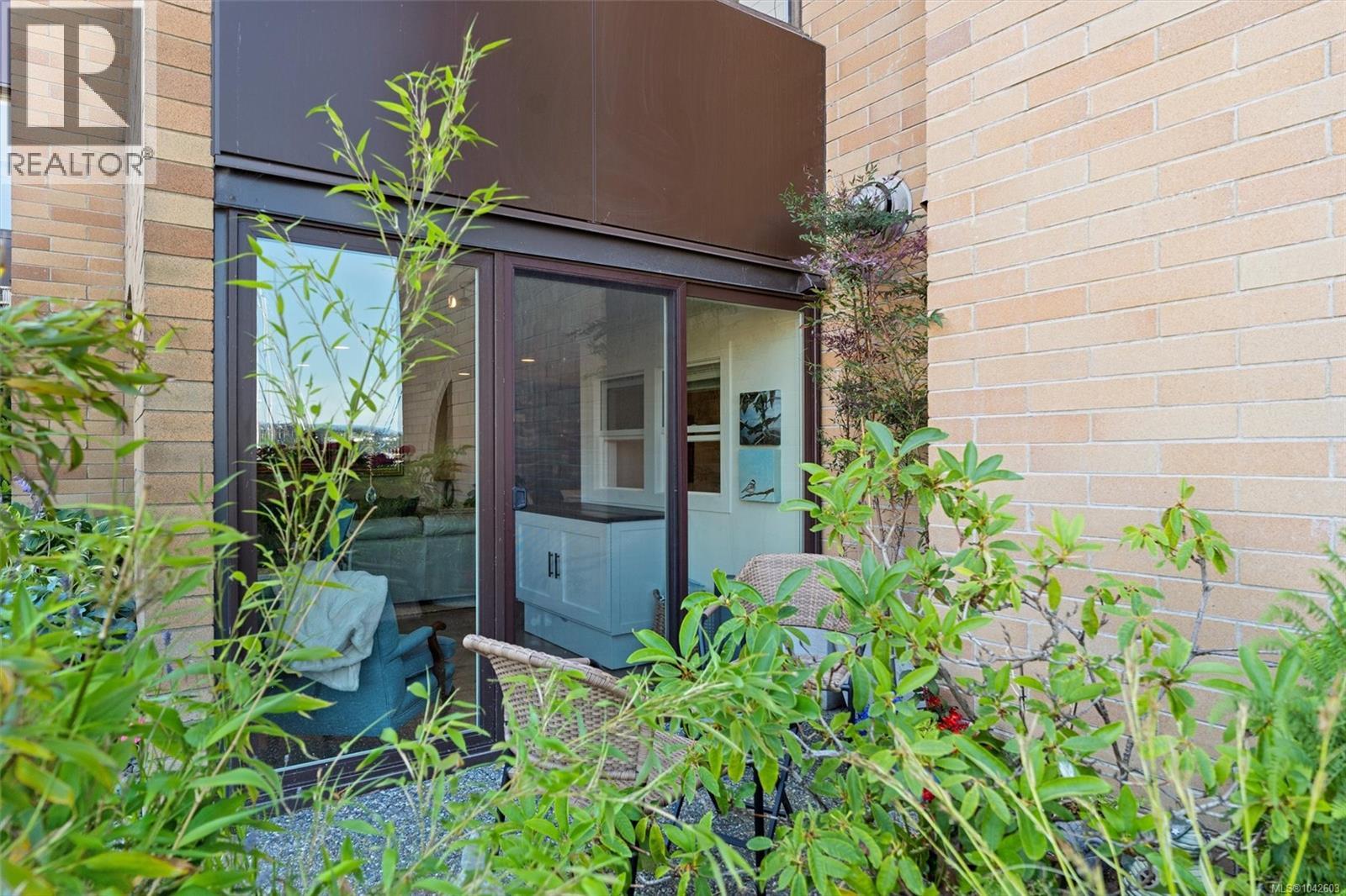 101 640 Montreal St Property Photo 30