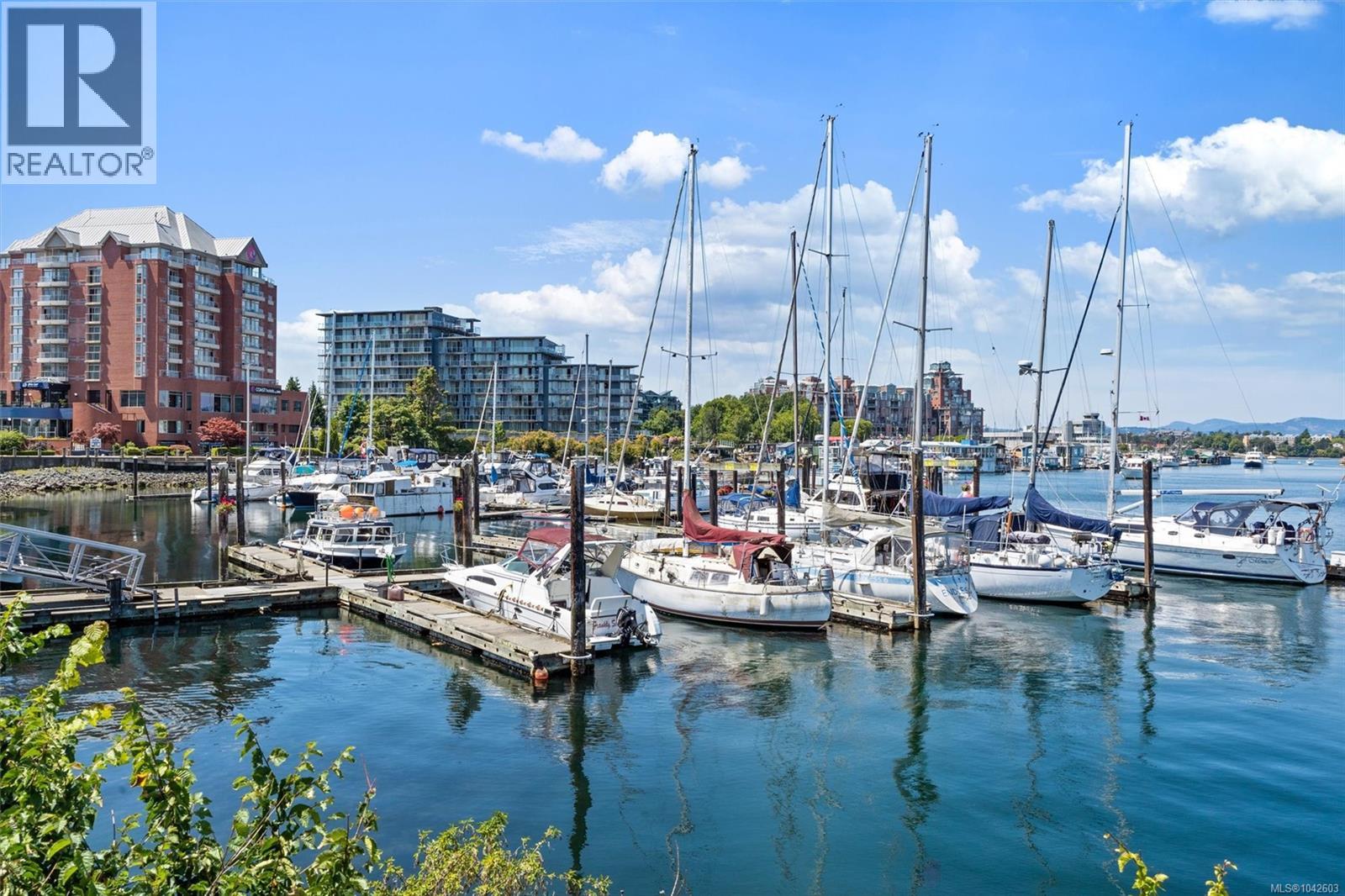 101 640 Montreal St Property Photo 34
