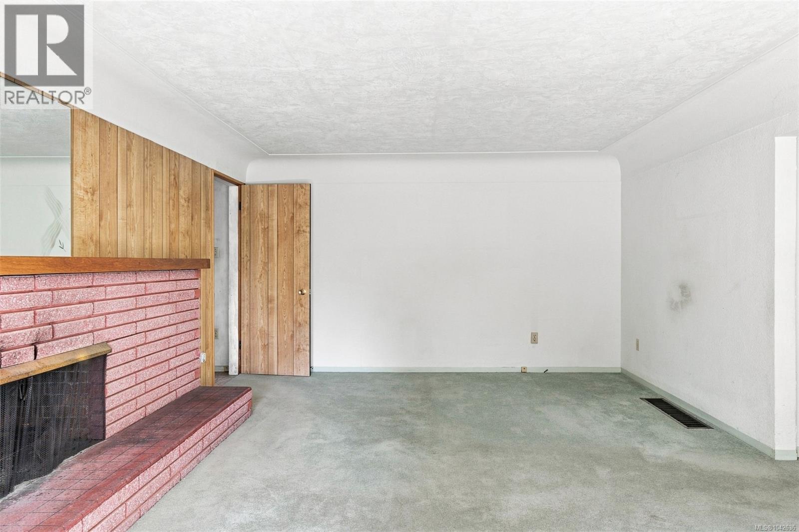 950 Dunn Ave Property Photo 11