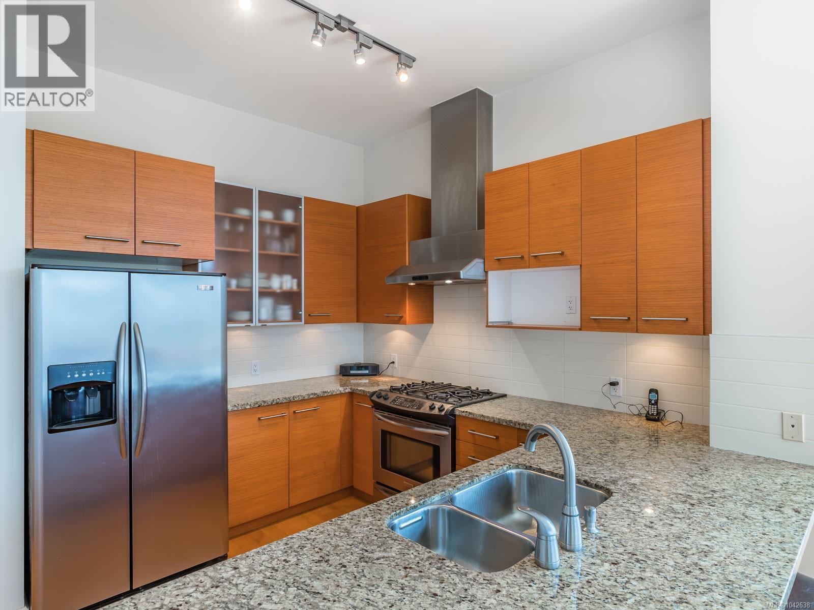 1802 38 Front St Property Photo 4