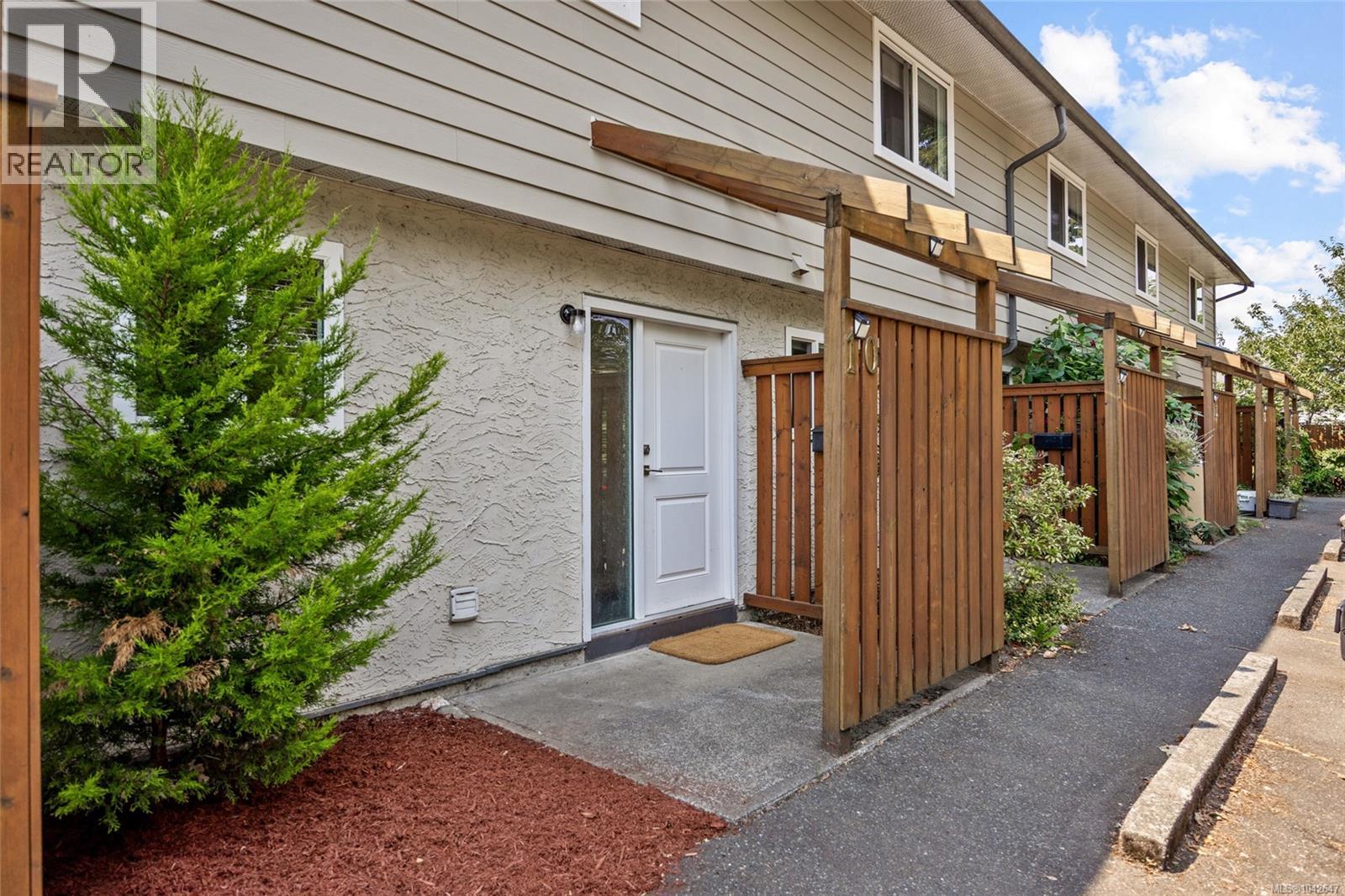 10 951 17th St Property Photo 1