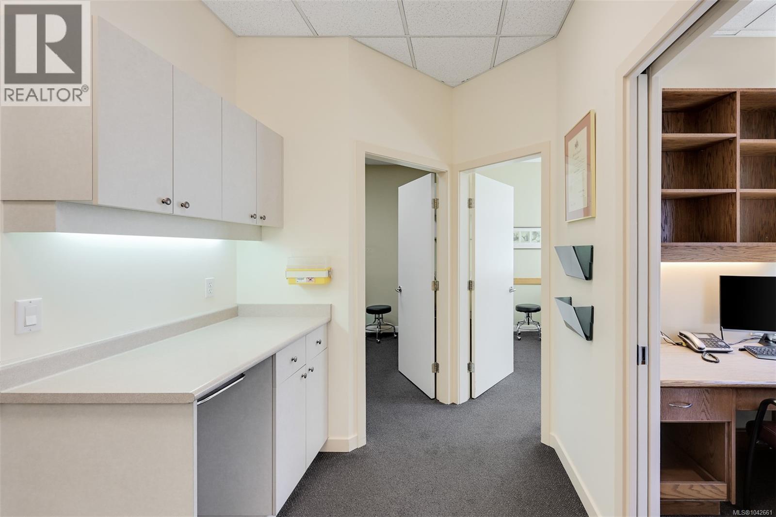 145 3066 Shelbourne St Property Photo 7