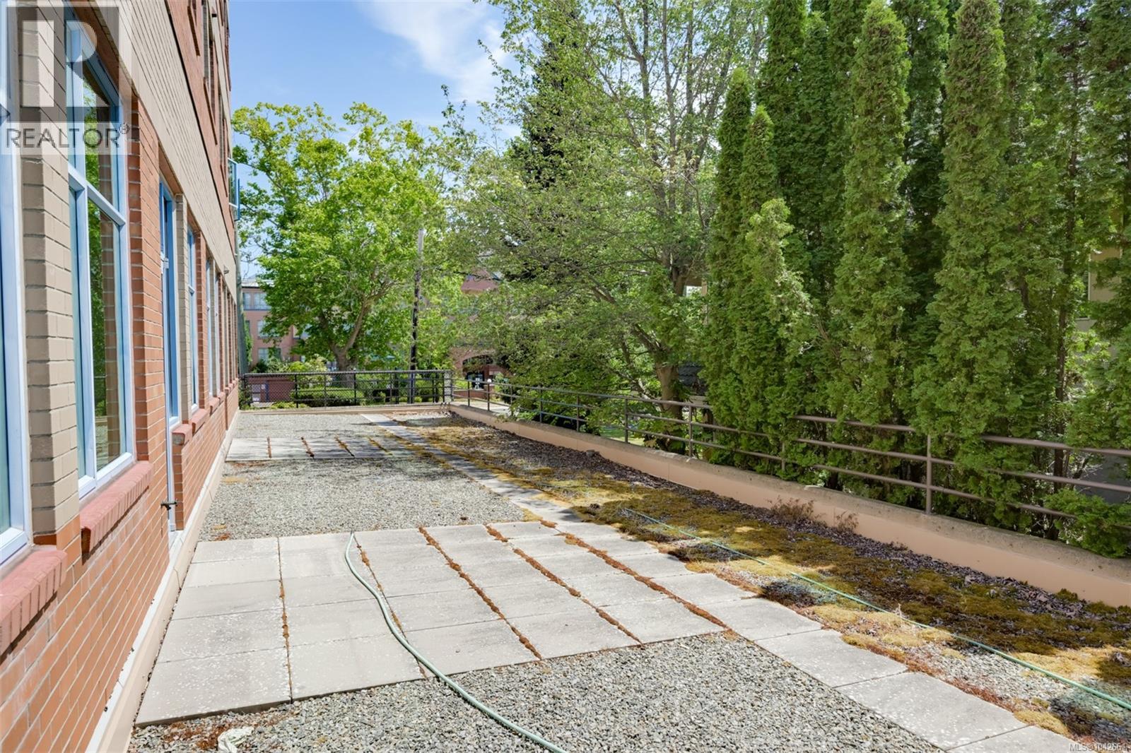 145 3066 Shelbourne St Property Photo 10