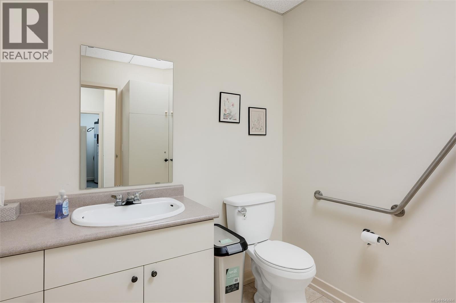 145 3066 Shelbourne St Property Photo 17