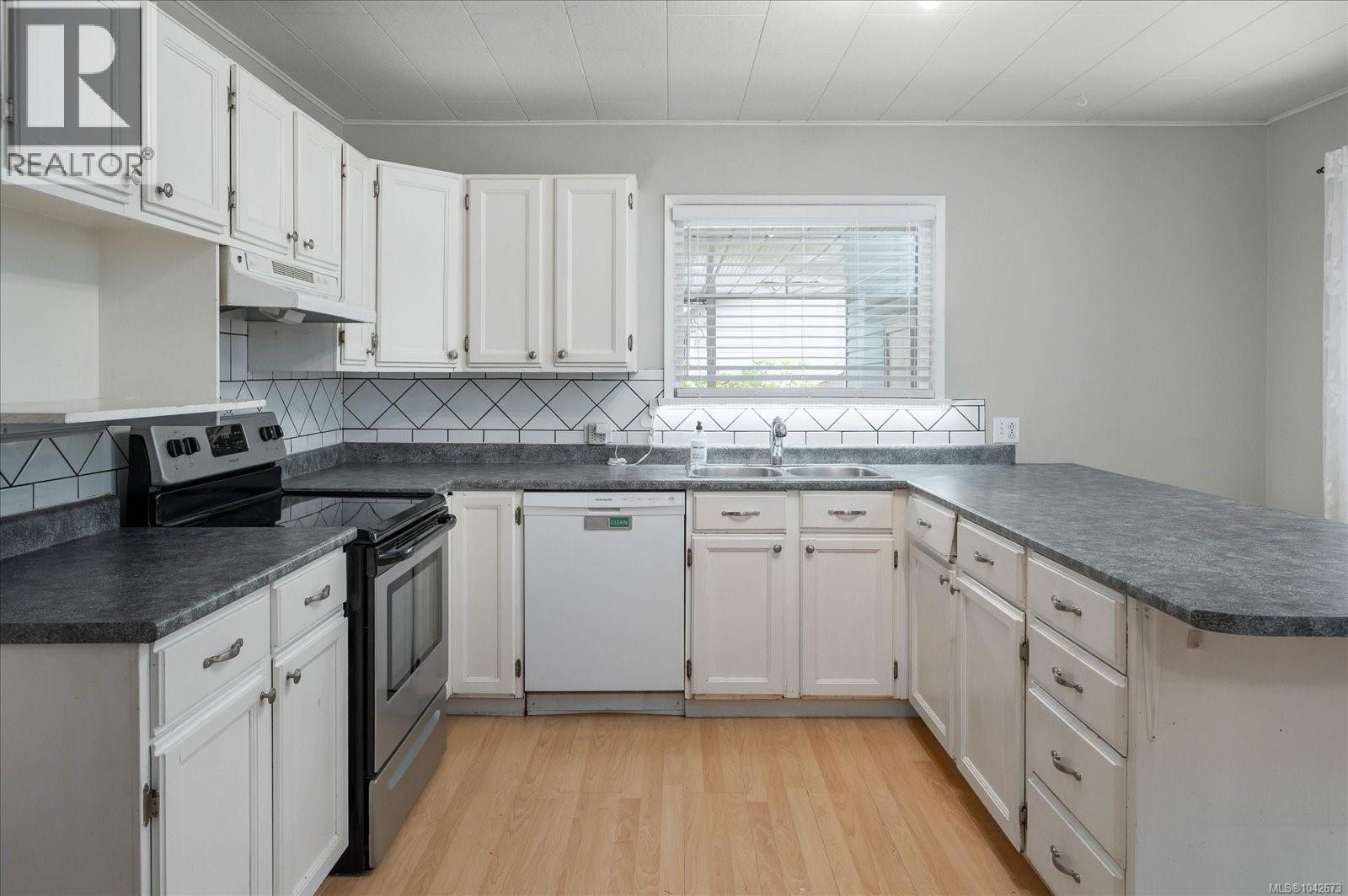 261 Villa Rd Property Photo 4
