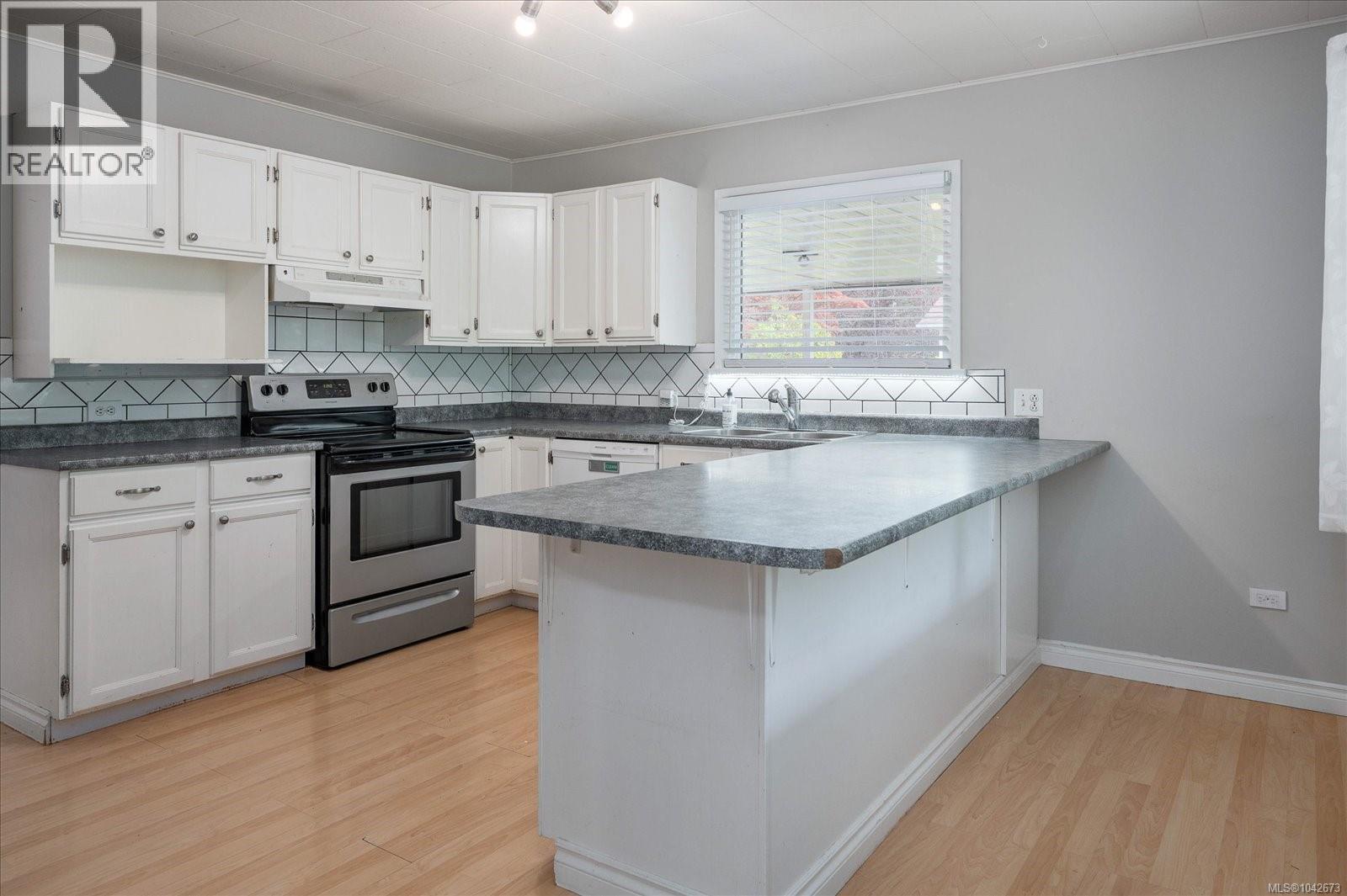 261 Villa Rd Property Photo 5