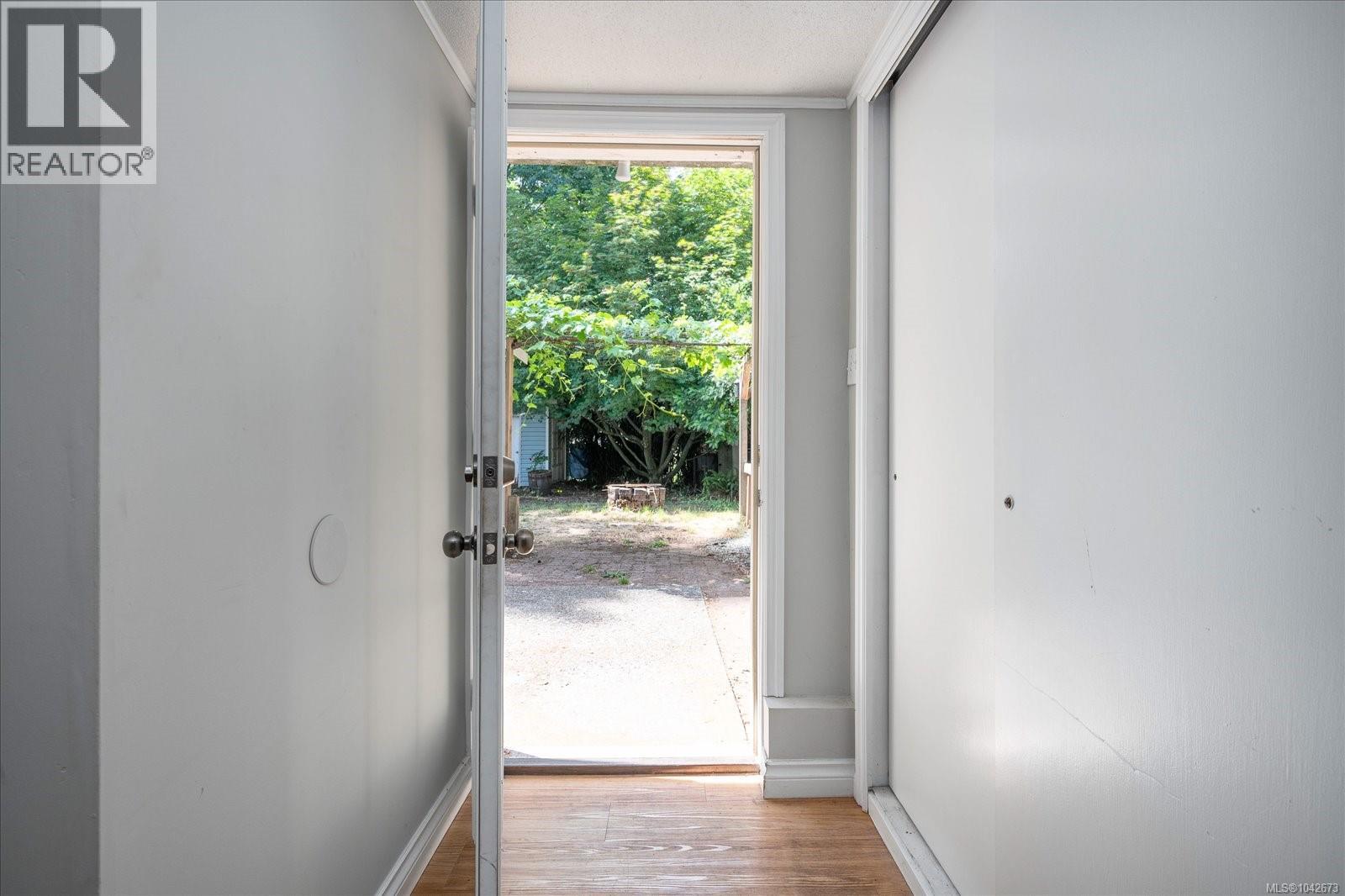 261 Villa Rd Property Photo 14
