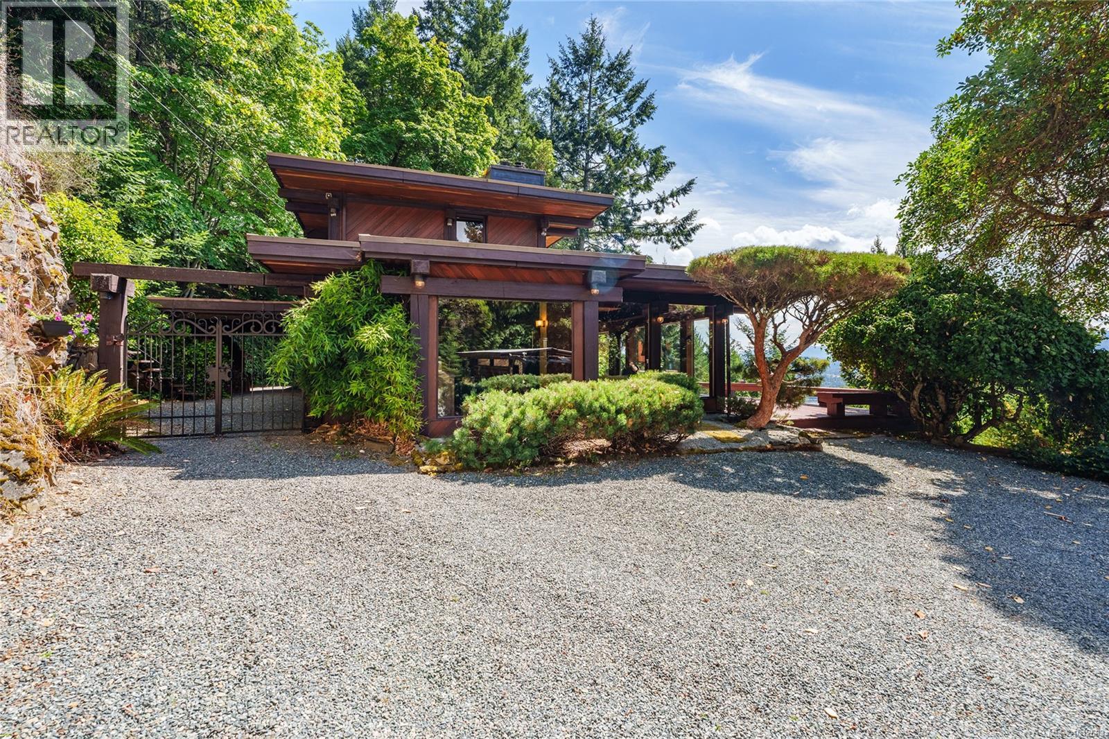 939 Khenipsen Rd Property Photo 4