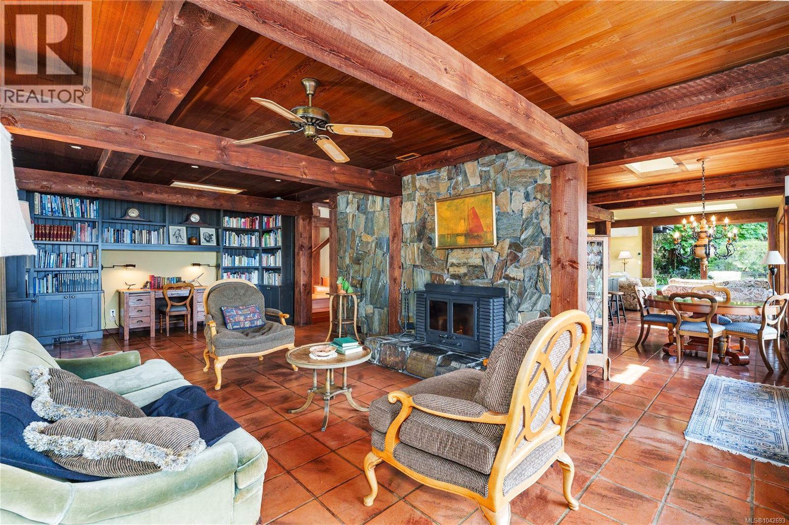 939 Khenipsen Rd Property Photo 14