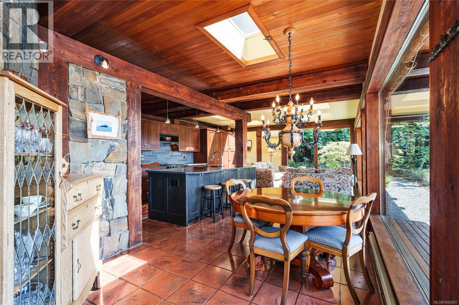 939 Khenipsen Rd Property Photo 15