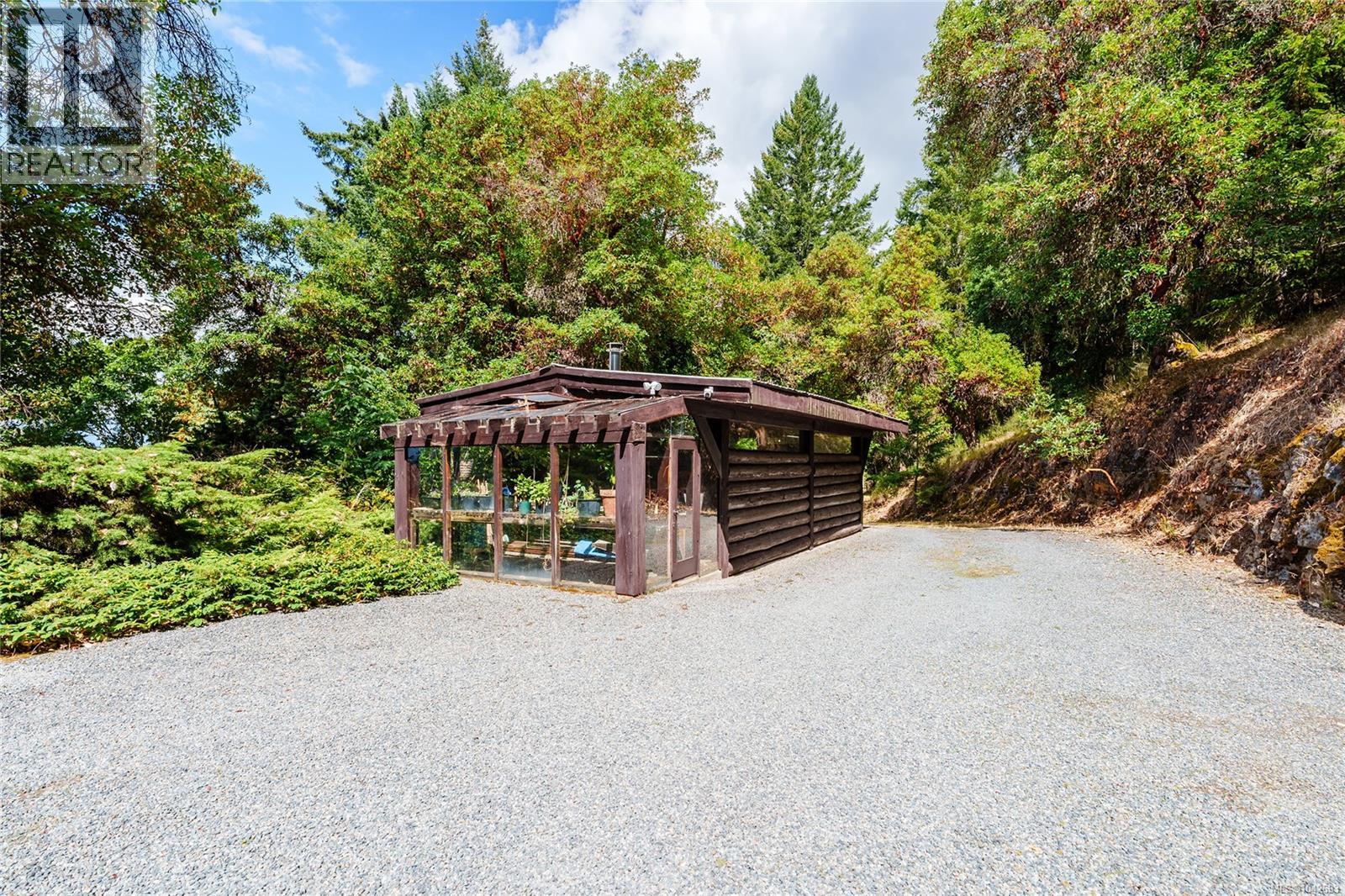 939 Khenipsen Rd Property Photo 49