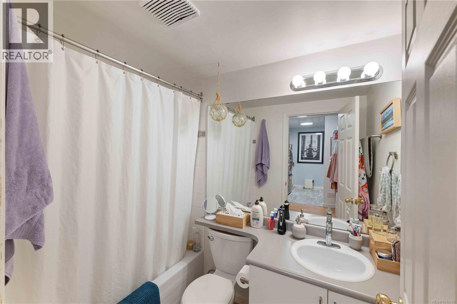 302 1028 Balmoral Rd Property Photo 11