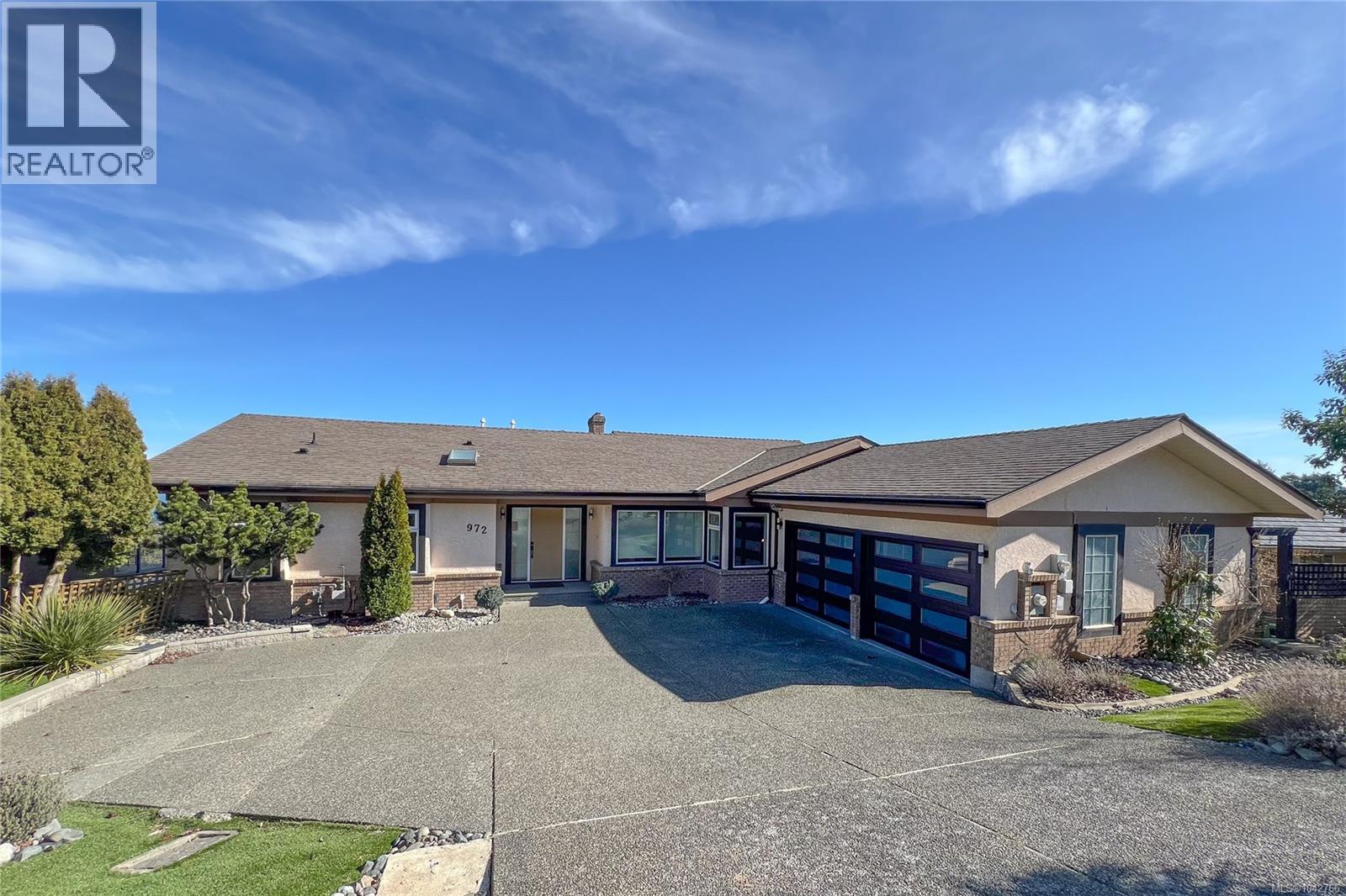 972 Seapearl Pl Property Photo 4