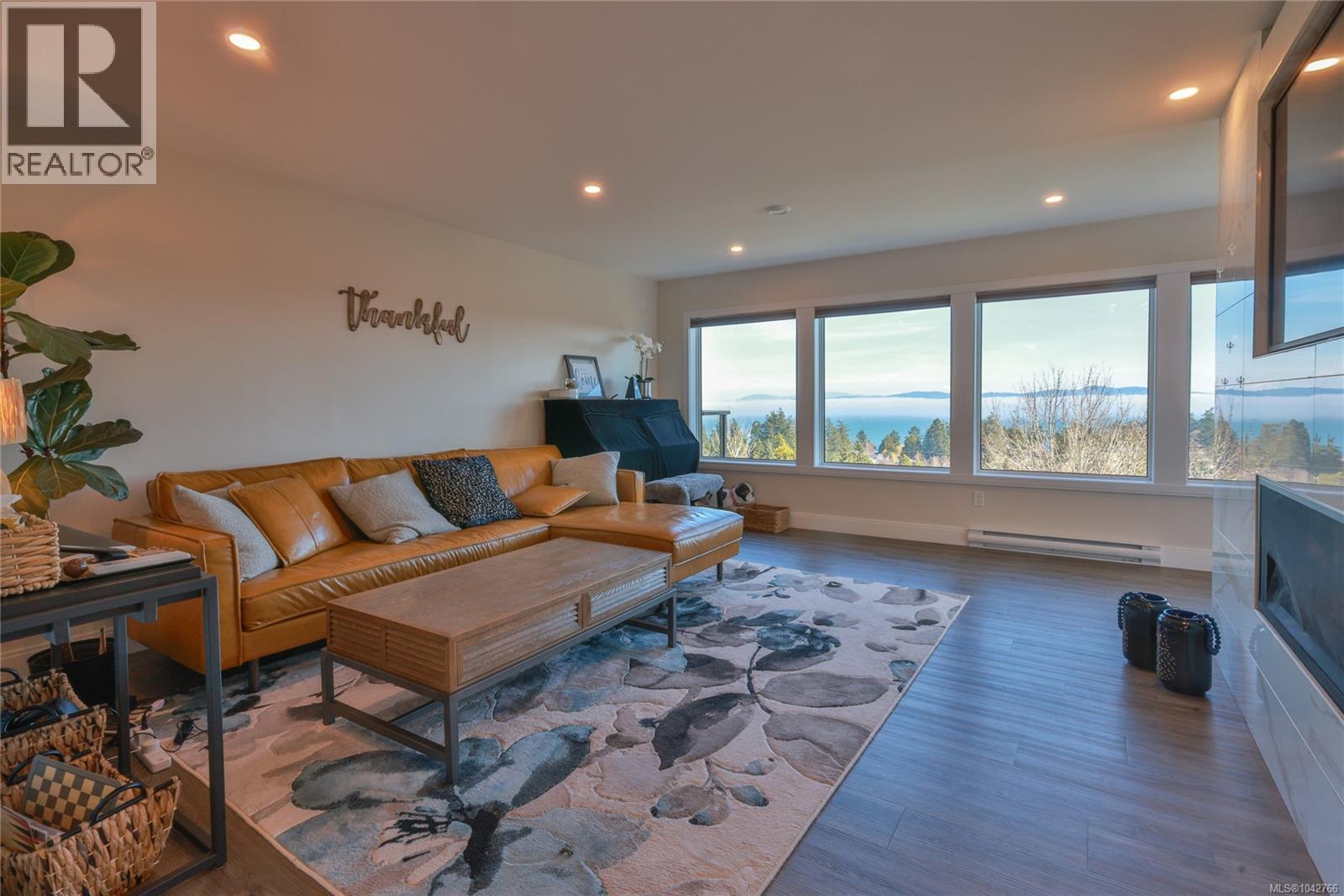 972 Seapearl Pl Property Photo 8