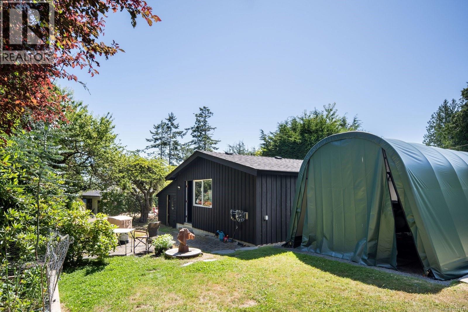 8543 Lochside Dr Property Photo 46