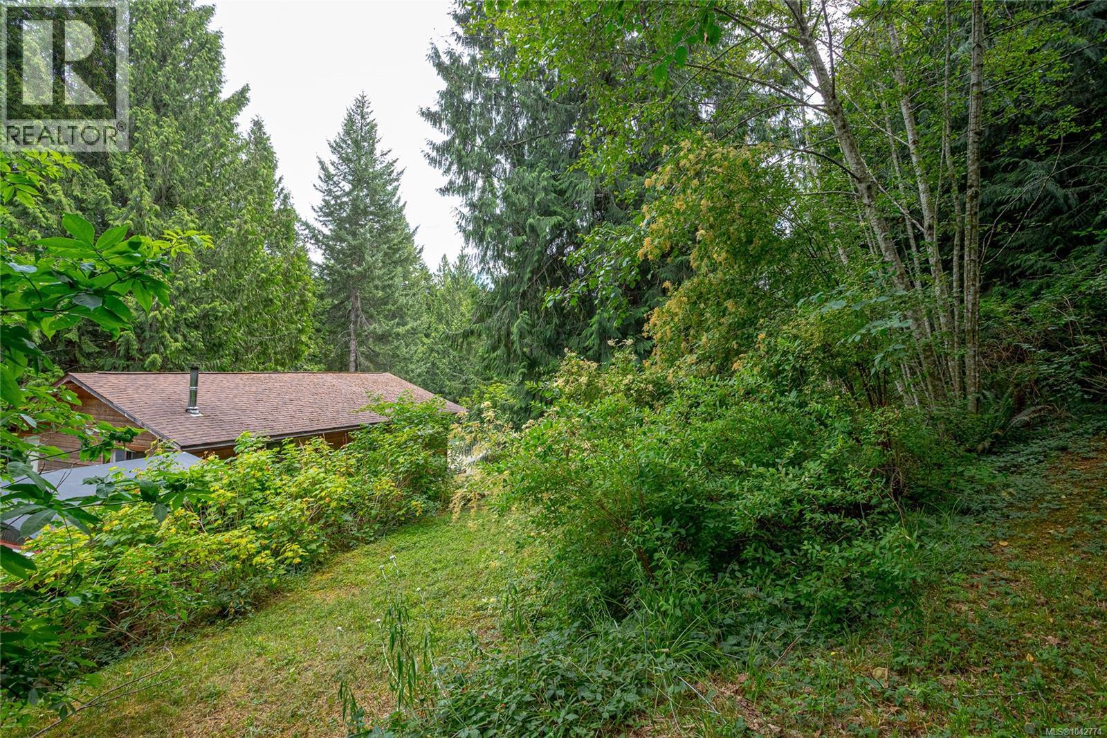 740 Spider Lake Rd Property Photo 2