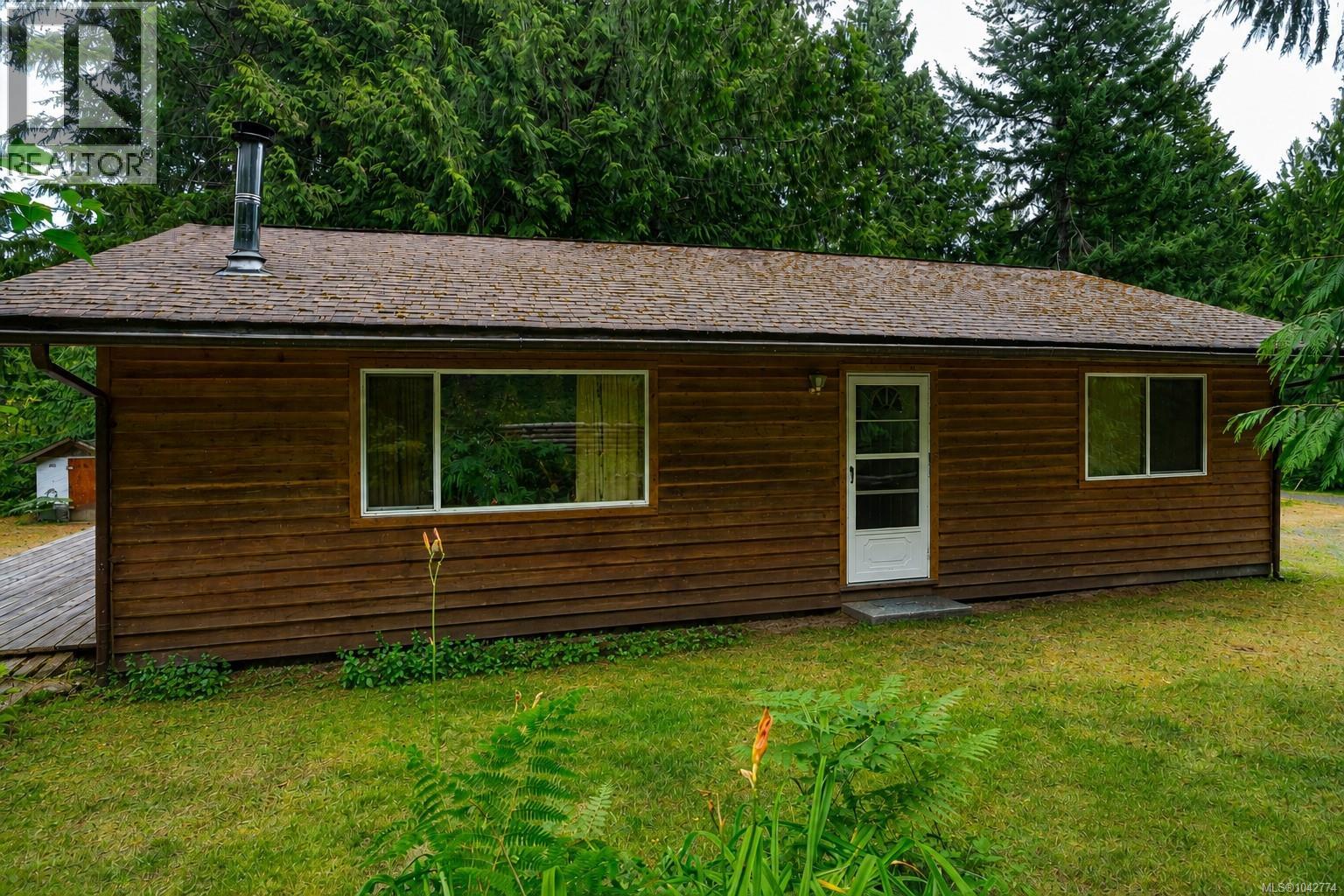 740 Spider Lake Rd Property Photo 3