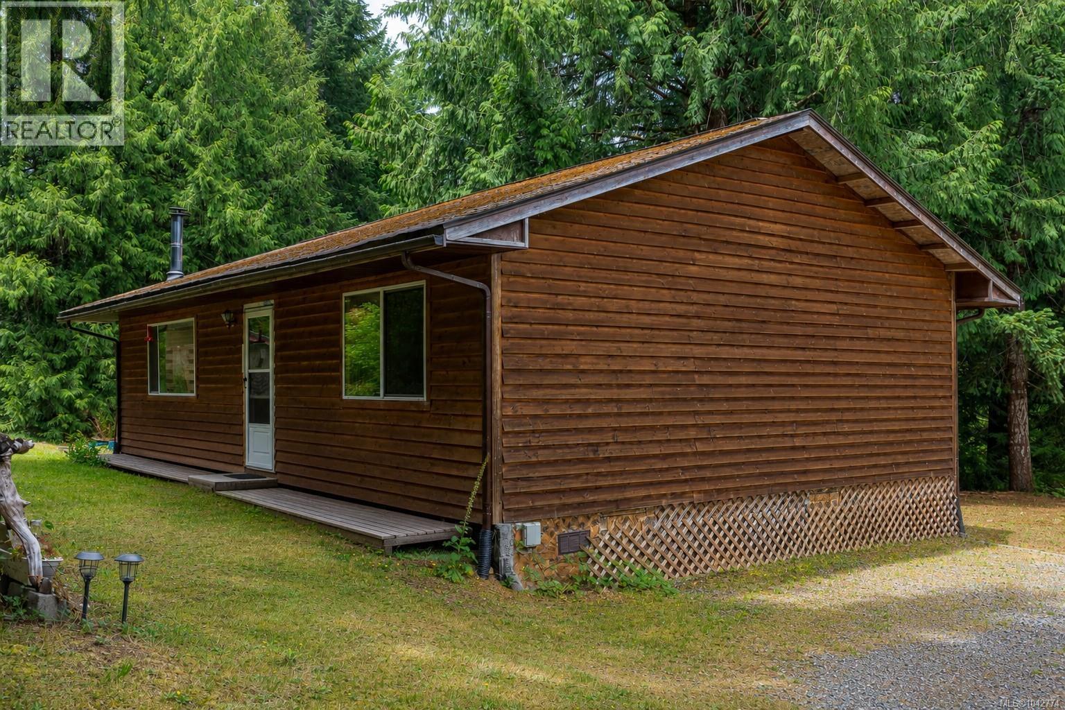 740 Spider Lake Rd Property Photo 4