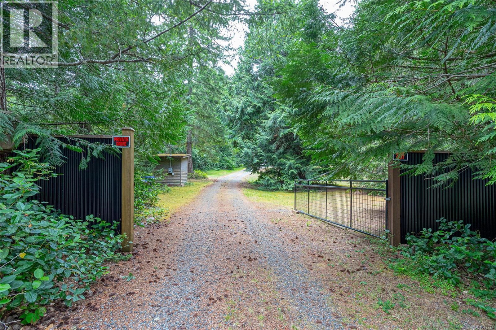 740 Spider Lake Rd Property Photo 5