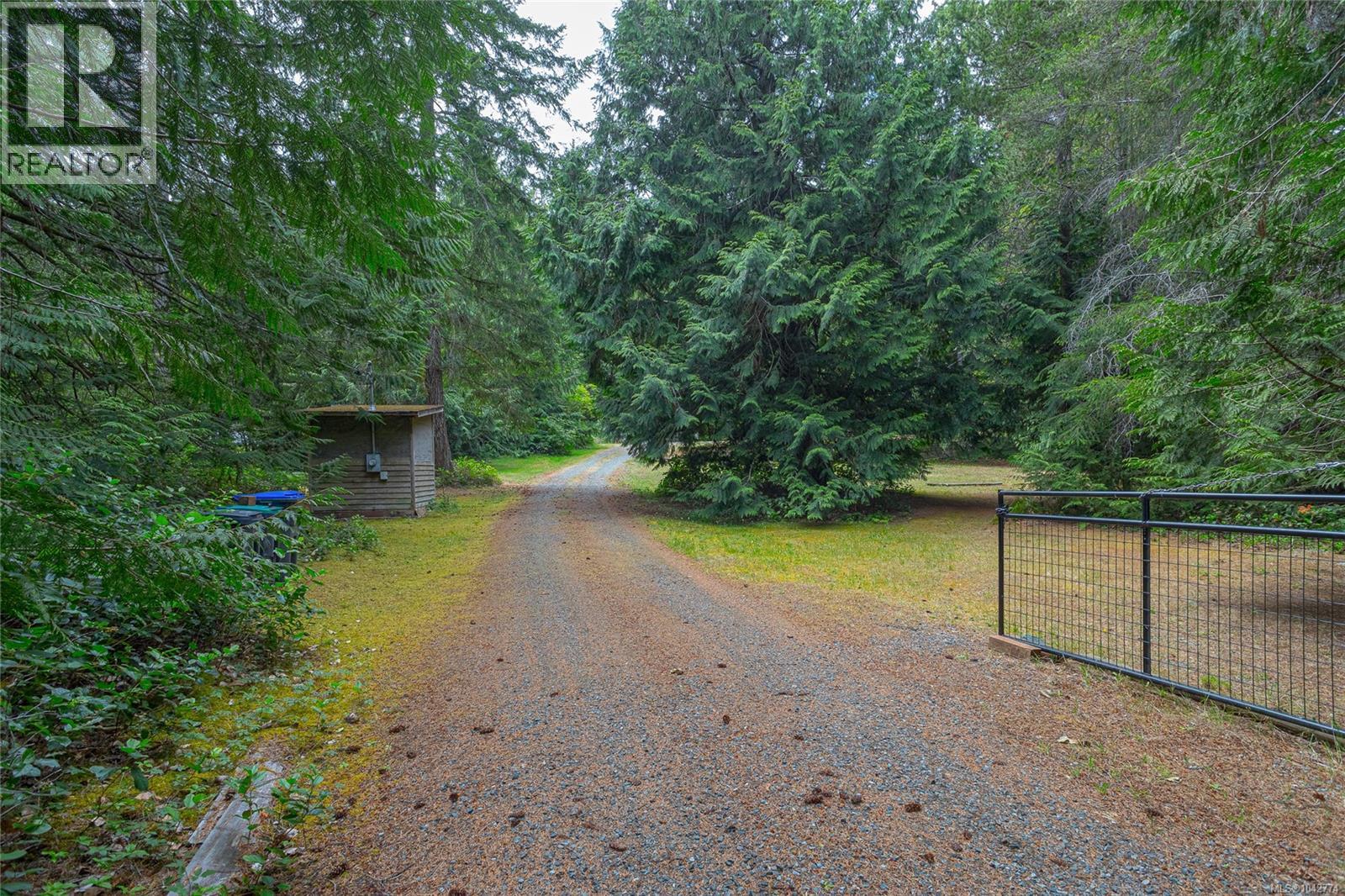 740 Spider Lake Rd Property Photo 6