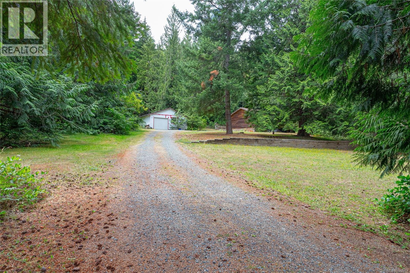 740 Spider Lake Rd Property Photo 7