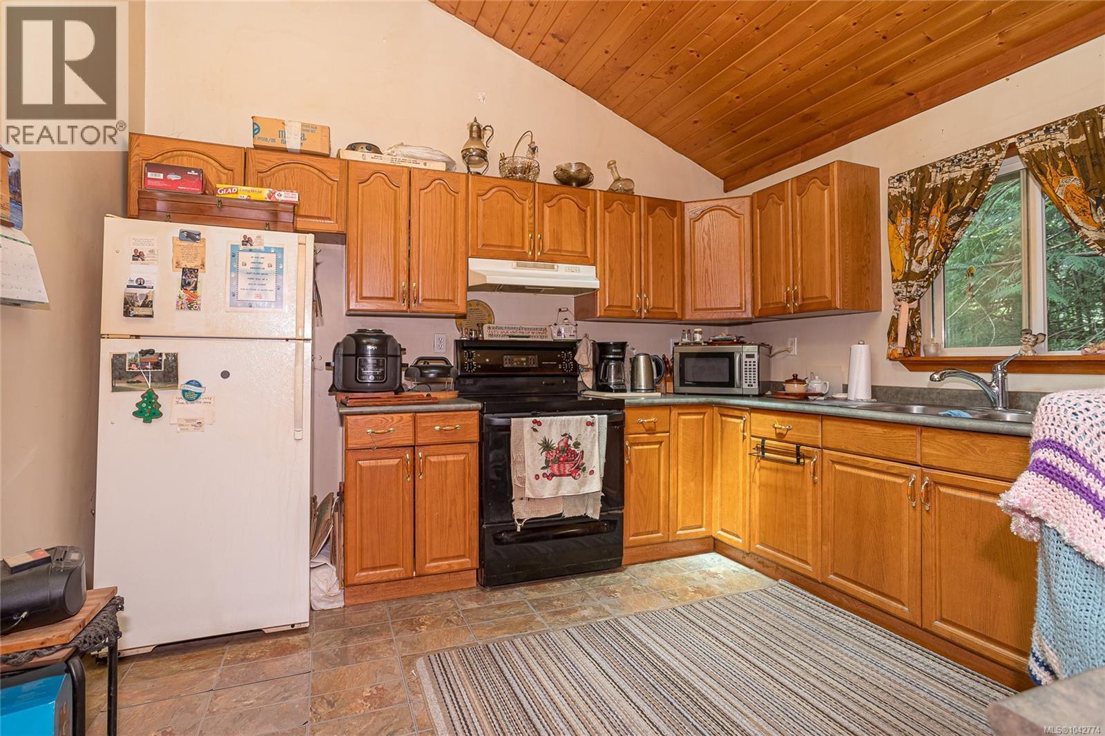 740 Spider Lake Rd Property Photo 12