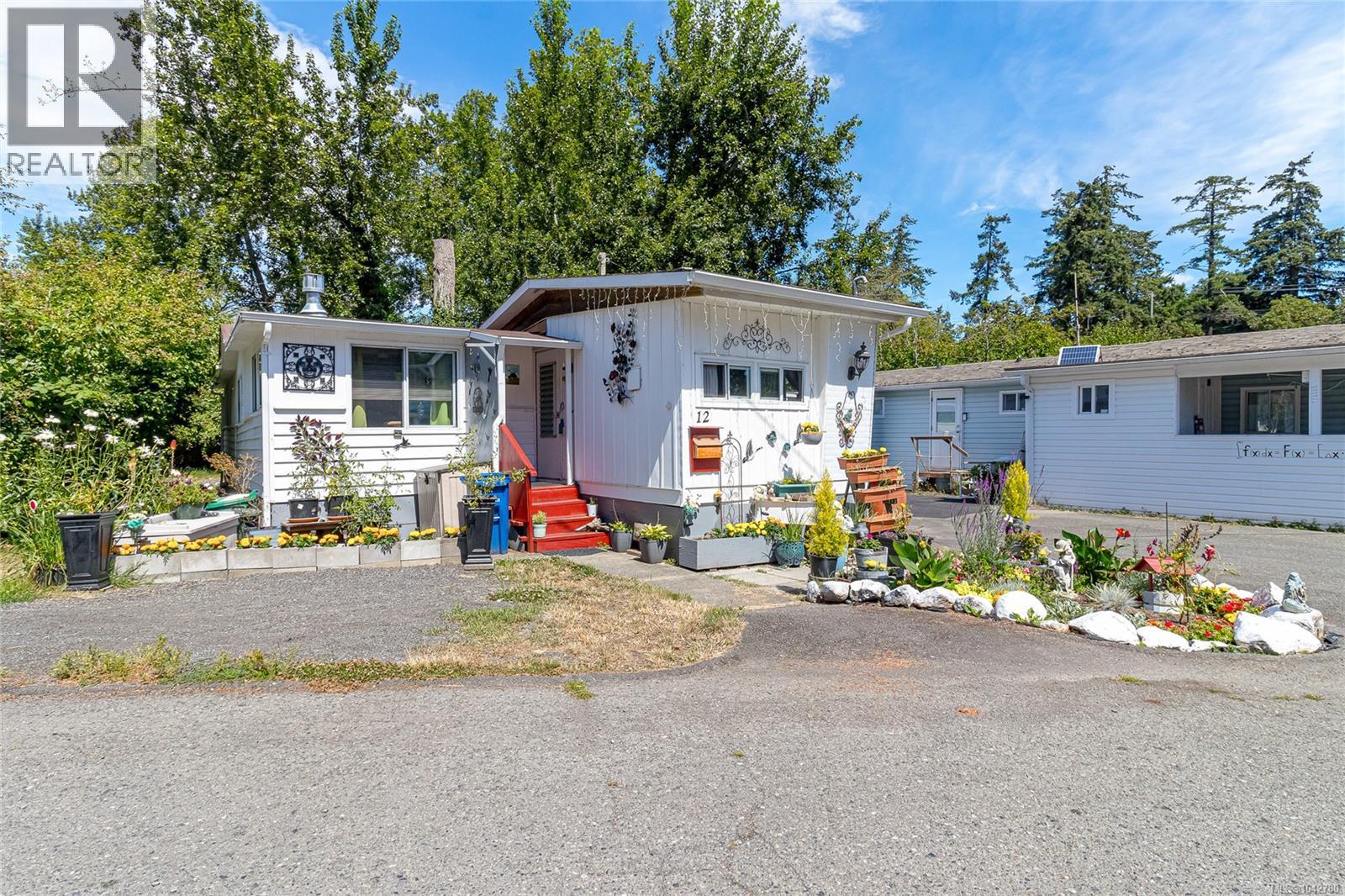 12 1201 Craigflower Rd