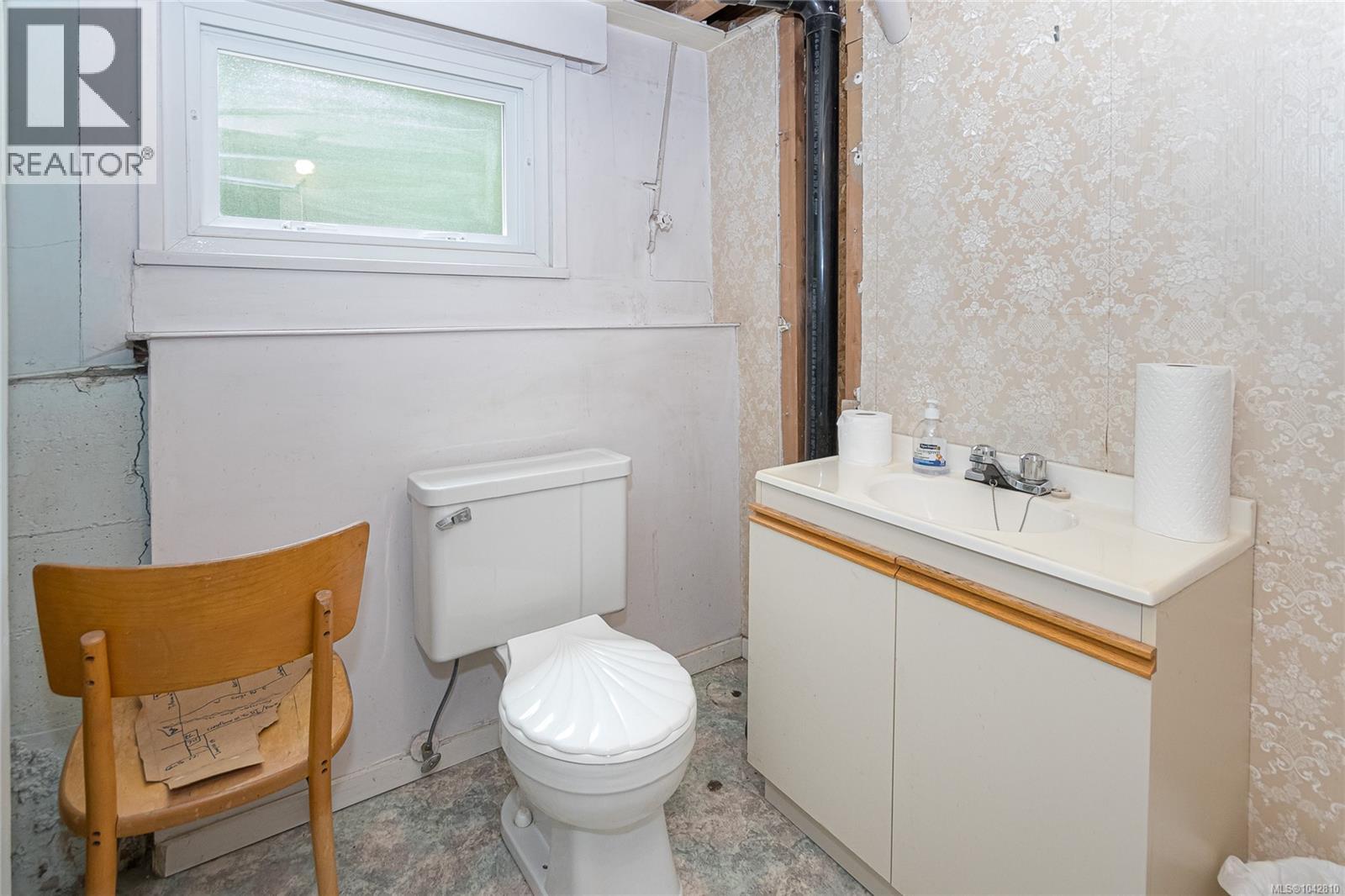 883 Lampson St Property Photo 27