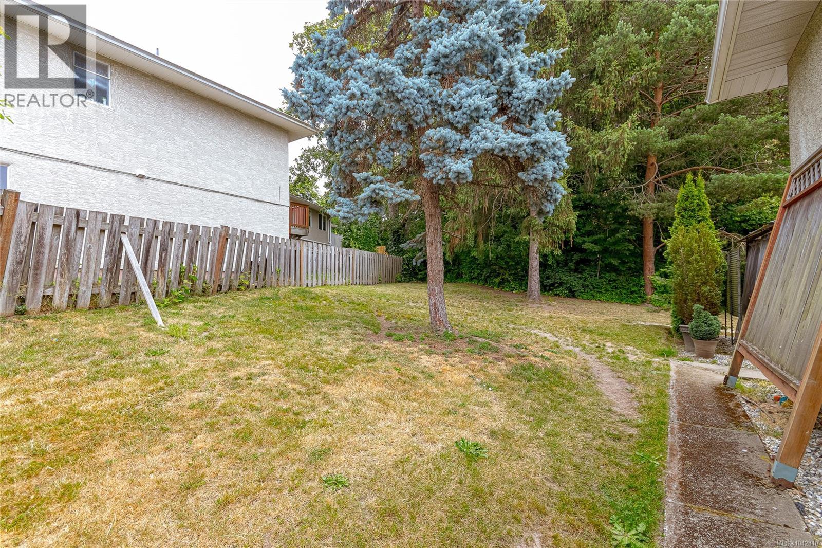 883 Lampson St Property Photo 34