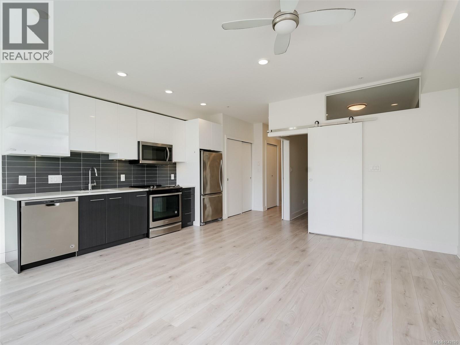 407 1311 Lakepoint Way Property Photo 4