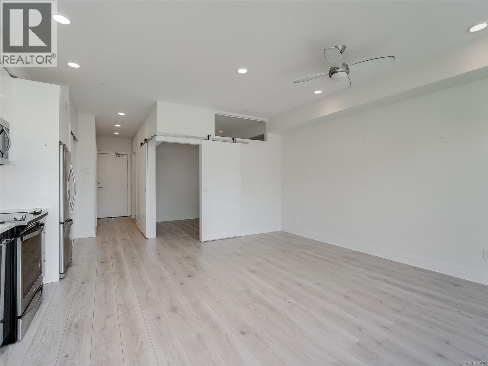 407 1311 Lakepoint Way Property Photo 5