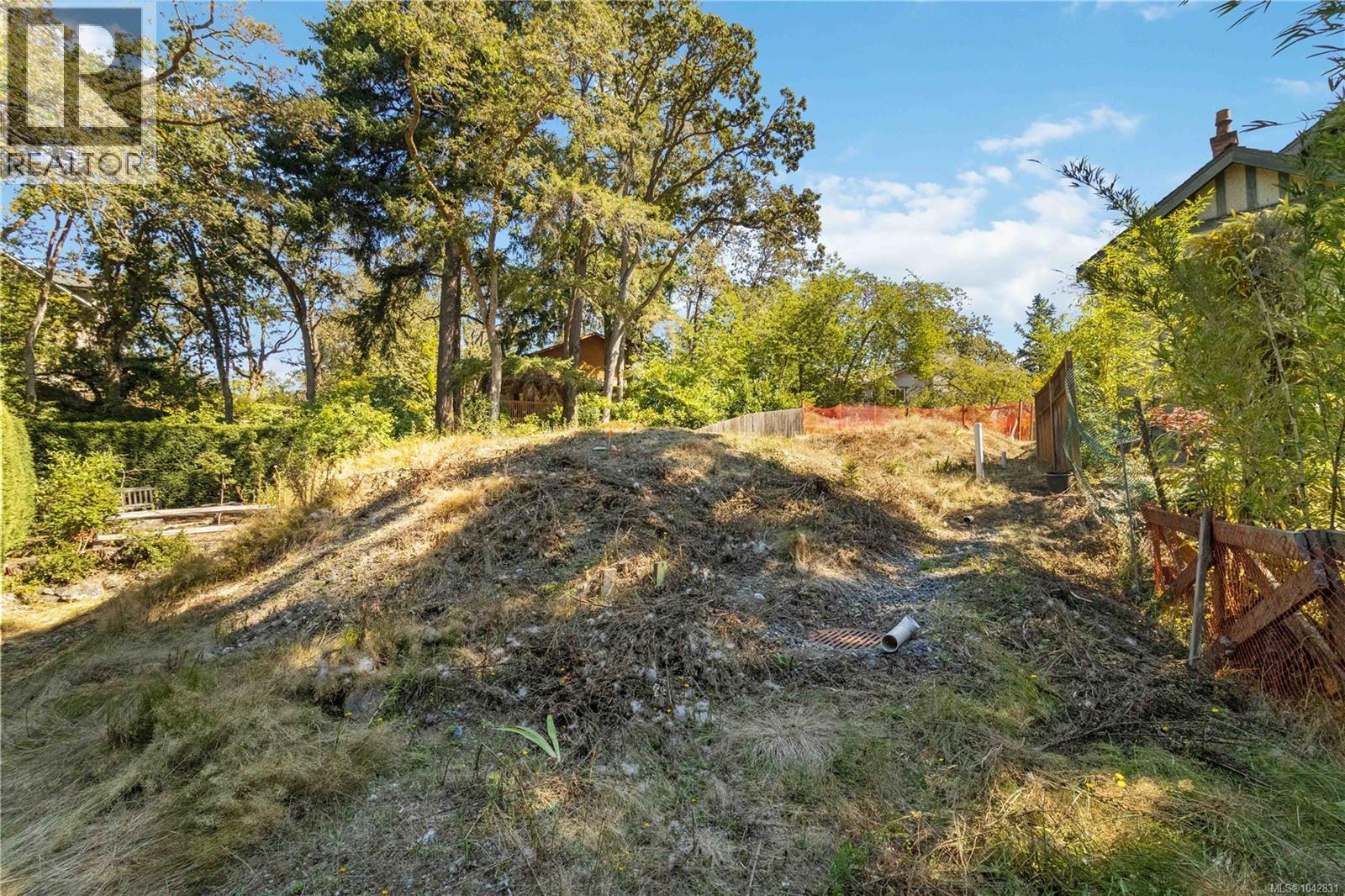 929 Woodhall Lane Property Photo 6