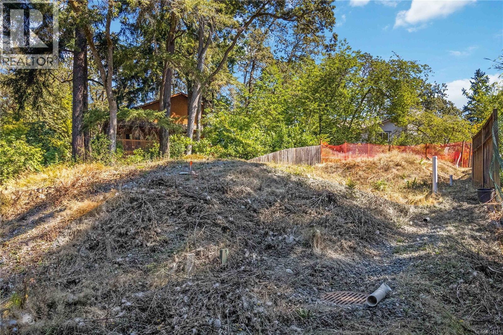 929 Woodhall Lane Property Photo 7