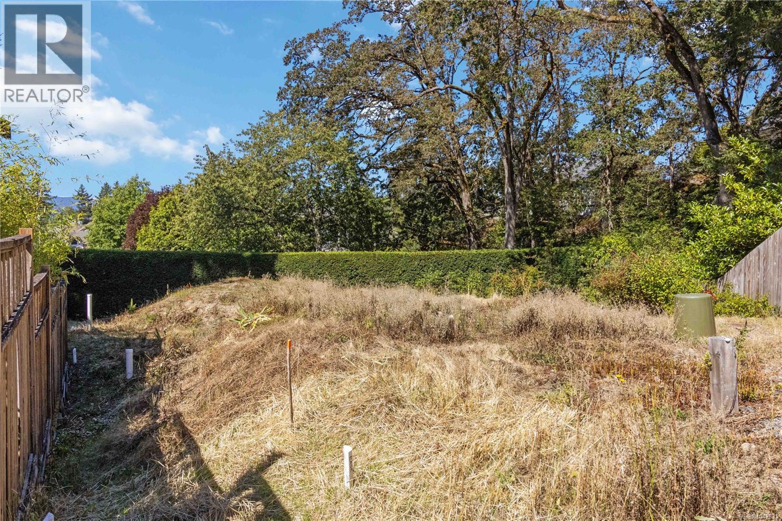 929 Woodhall Lane Property Photo 8